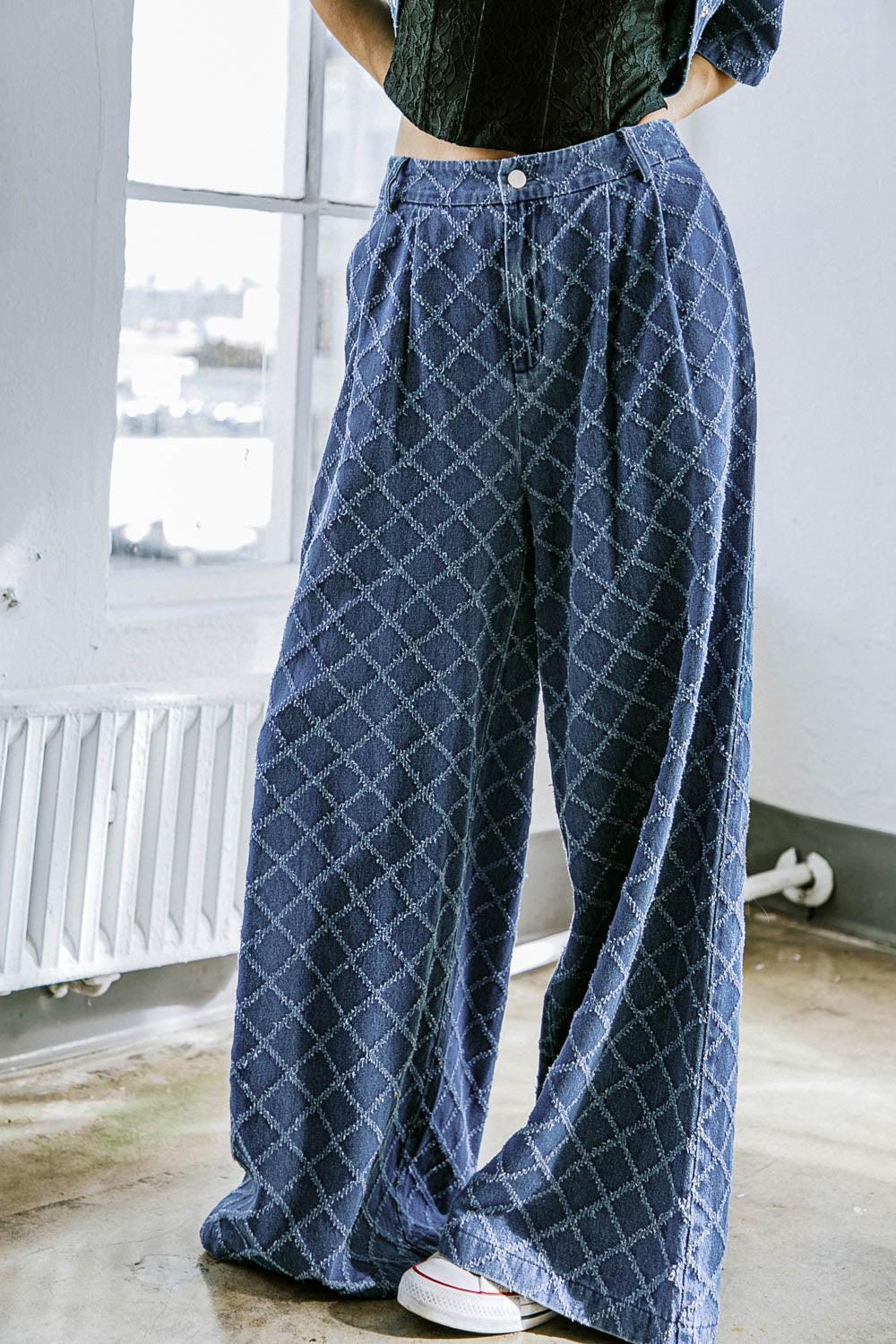 IT'S A SECRET DENIM PANTS.