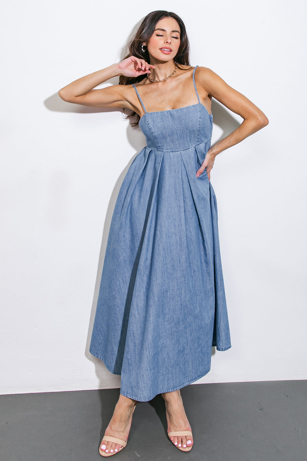 An artfully washed midi dress in soft denim, boasting a sleek straight neckline and delicate shoulder straps finished with inverted pleats. The exquisite back tie closure adds a touch of elegance to this effortlessly chic piece.
Details:
Self : 90% Cotton 10% Polyester
Size & Fit
- Model is 5`7" And Wearing Size Small
- Measurements Taken From Size Small
- Approx. Length: 51"