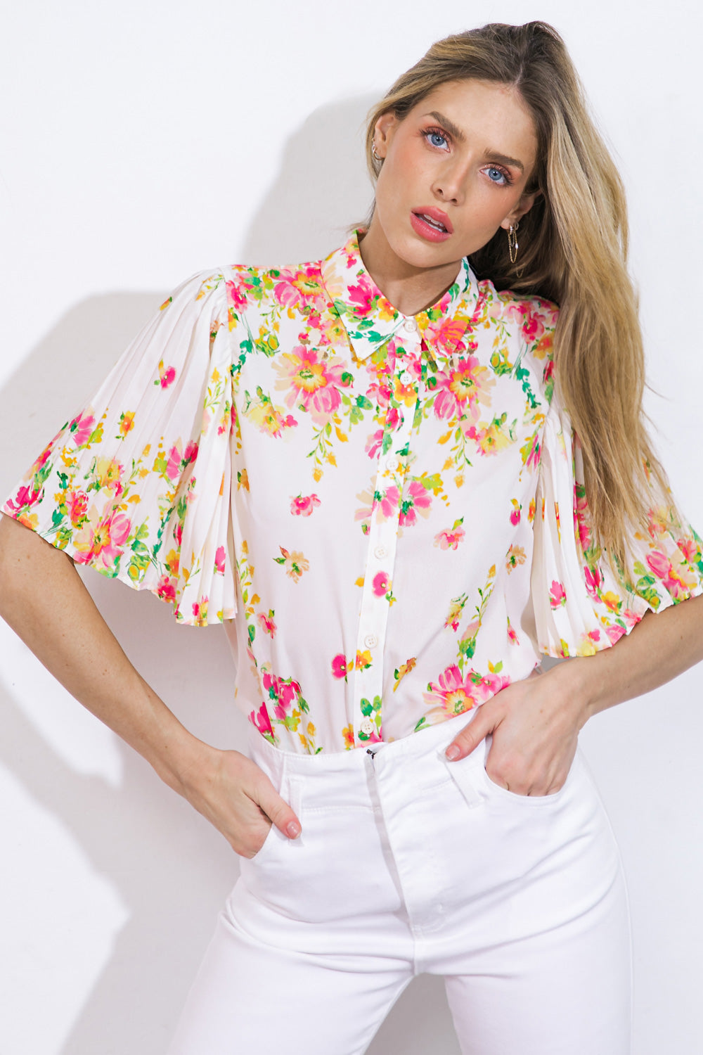 Experience effortless elegance in this intricately crafted woven top, with its refined shirt collar, delicate pleated sleeves, and classic button-down design.
