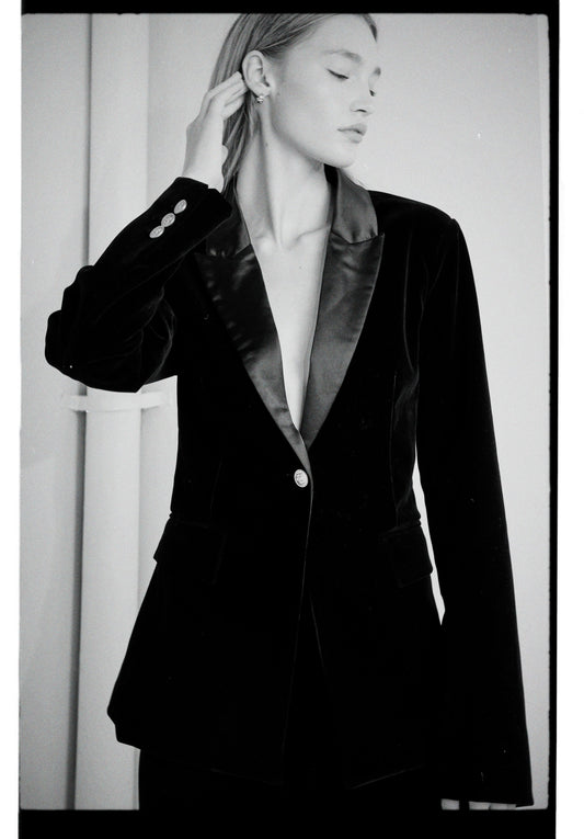 NOIR ROMANCE