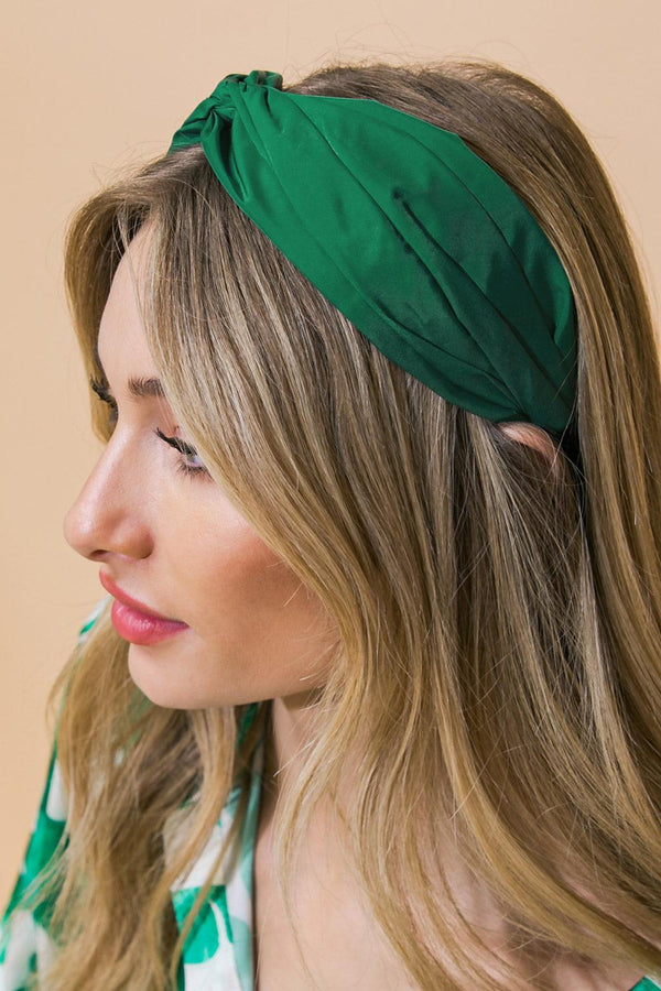 SHE'S BREEZING HEADBAND.