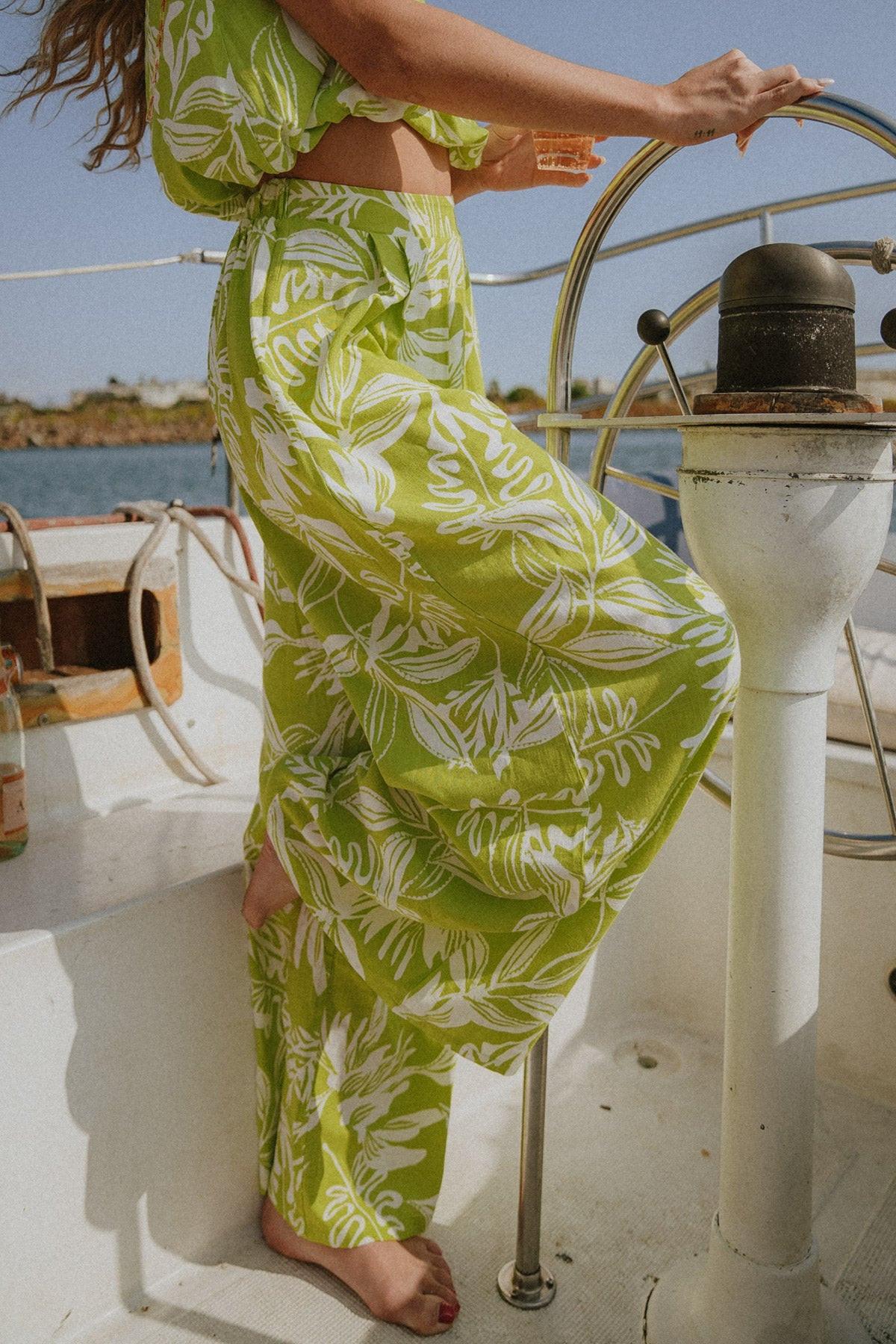 COMES AND GOES WOVEN PANTS.