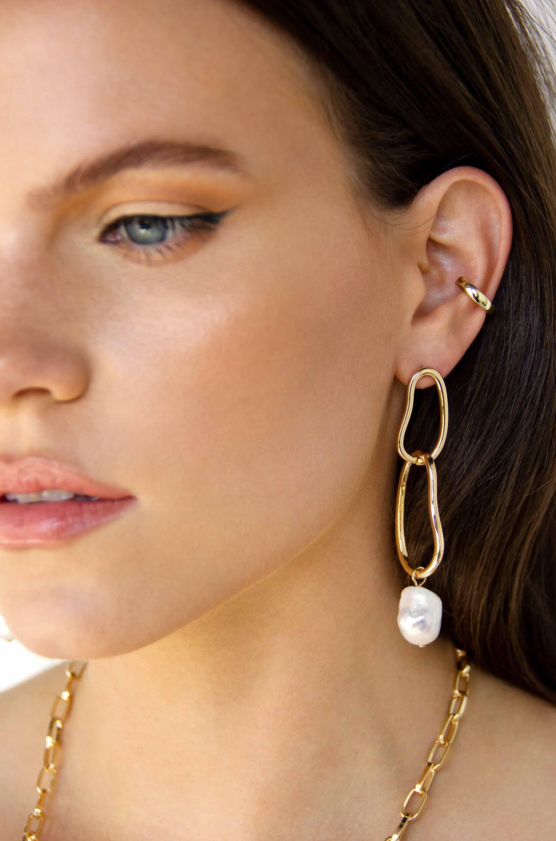 Mara Dangle Pearl Earrings - Flying Tomato - Earrings - Ettika