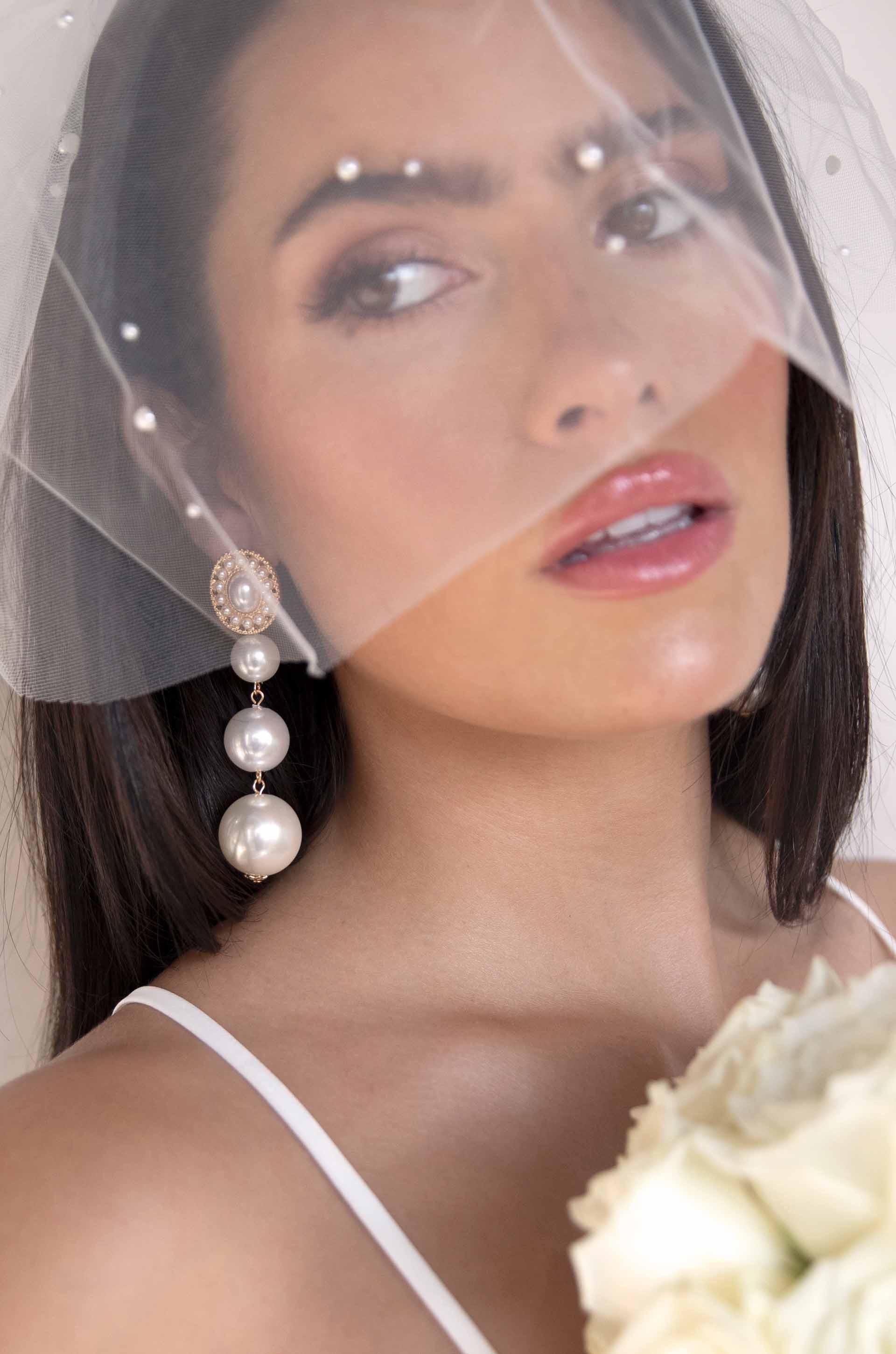 Graduating Pearl Dangle Earrings.