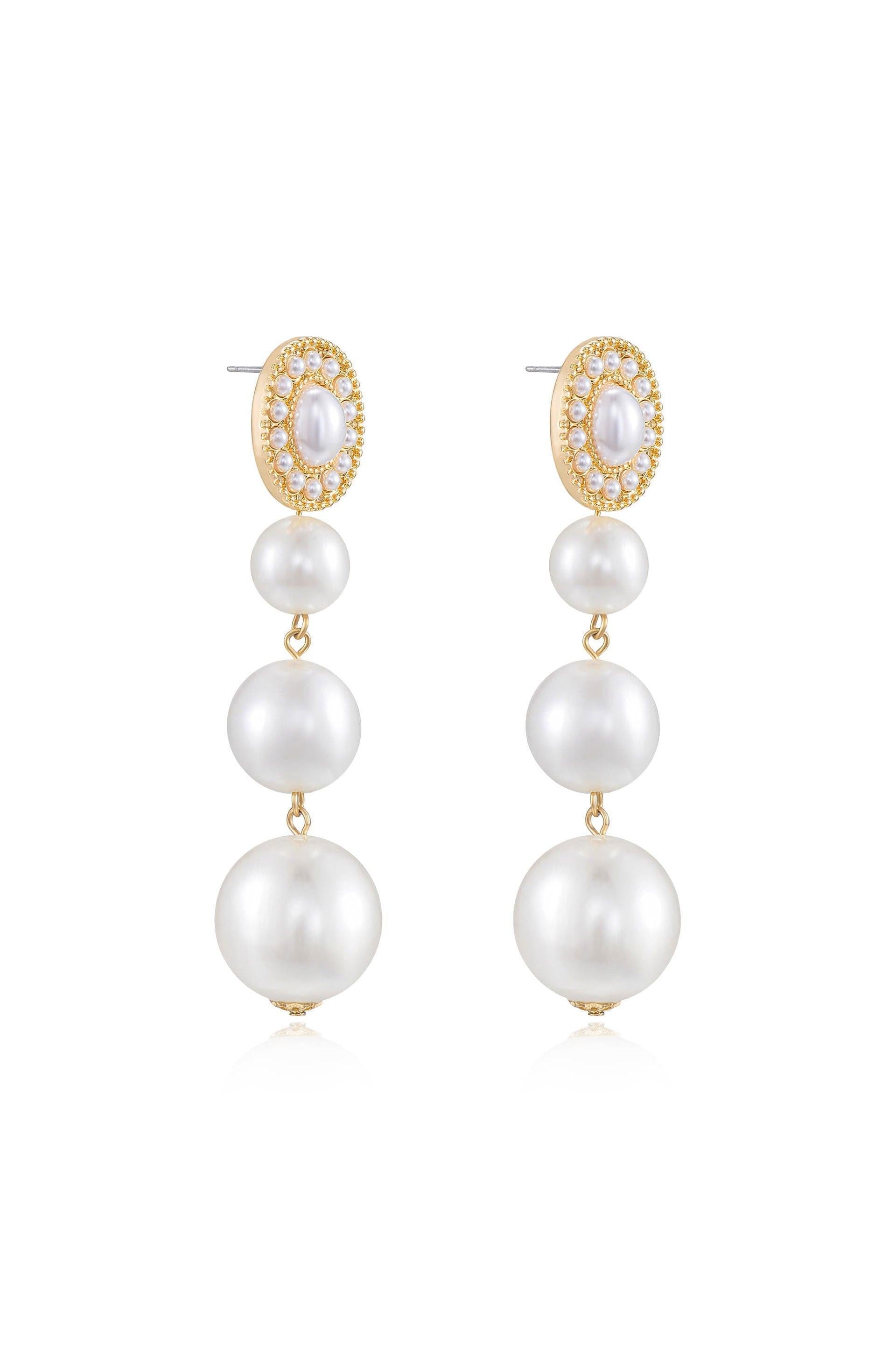 Graduating Pearl Dangle Earrings.