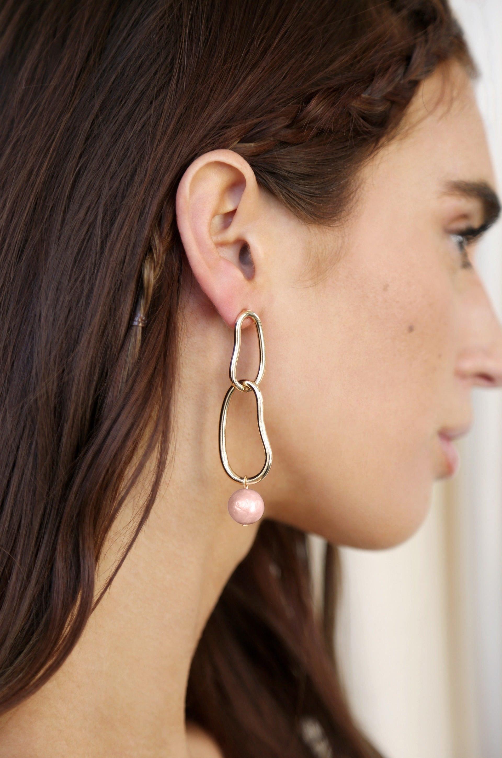 Mara Dangle Pearl Earrings - Flying Tomato - Earrings - Ettika