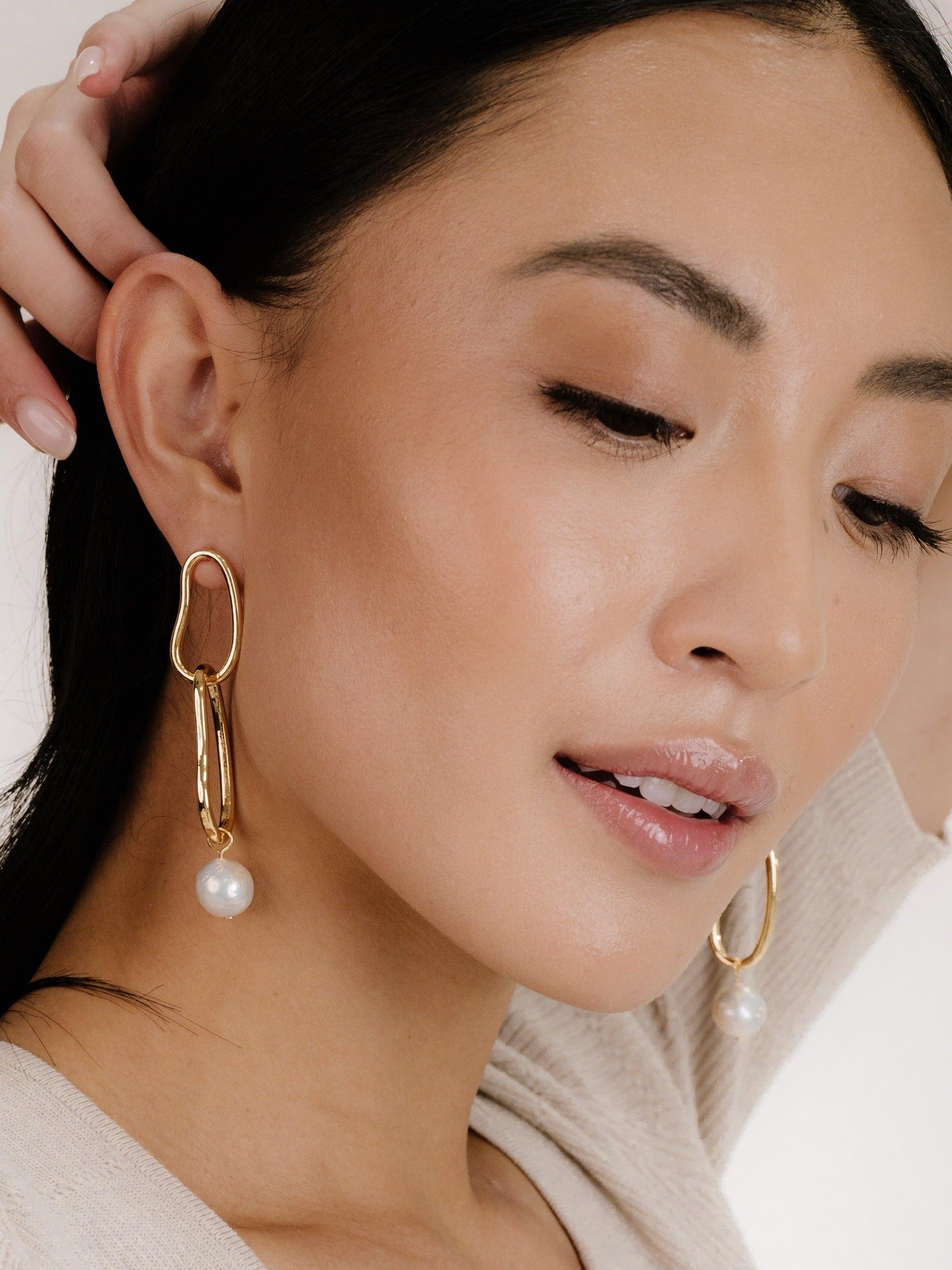 Mara Dangle Pearl Earrings - Flying Tomato - Earrings - Ettika