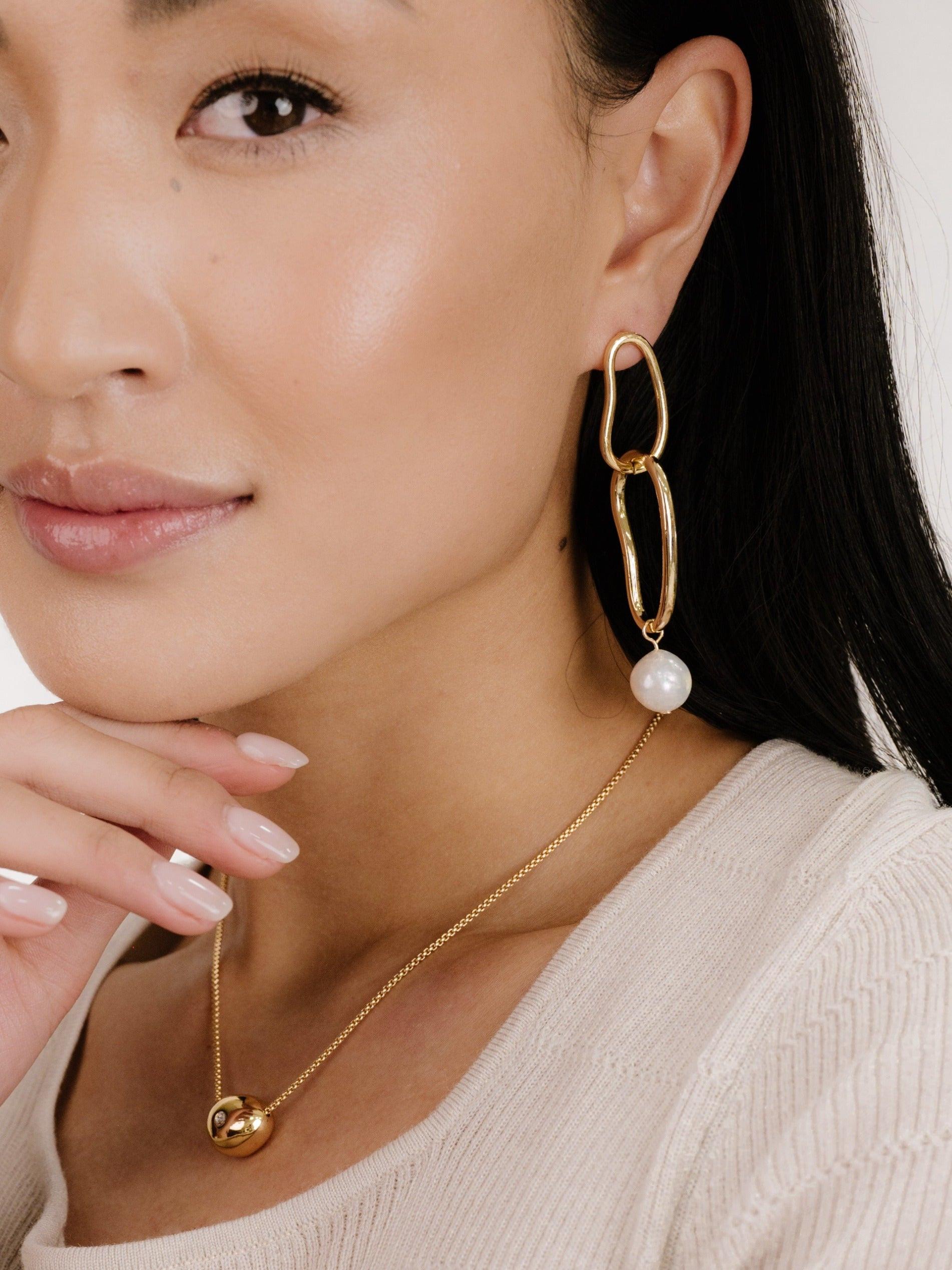Mara Dangle Pearl Earrings - Flying Tomato - Earrings - Ettika