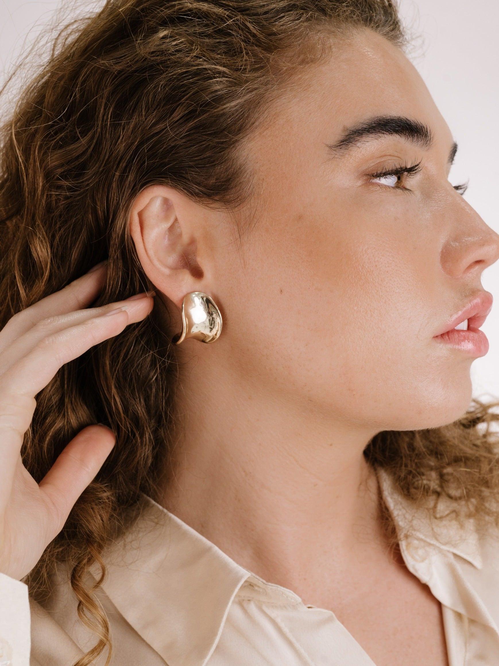 Curved Stud Earrings - Flying Tomato - Earrings - Ettika
