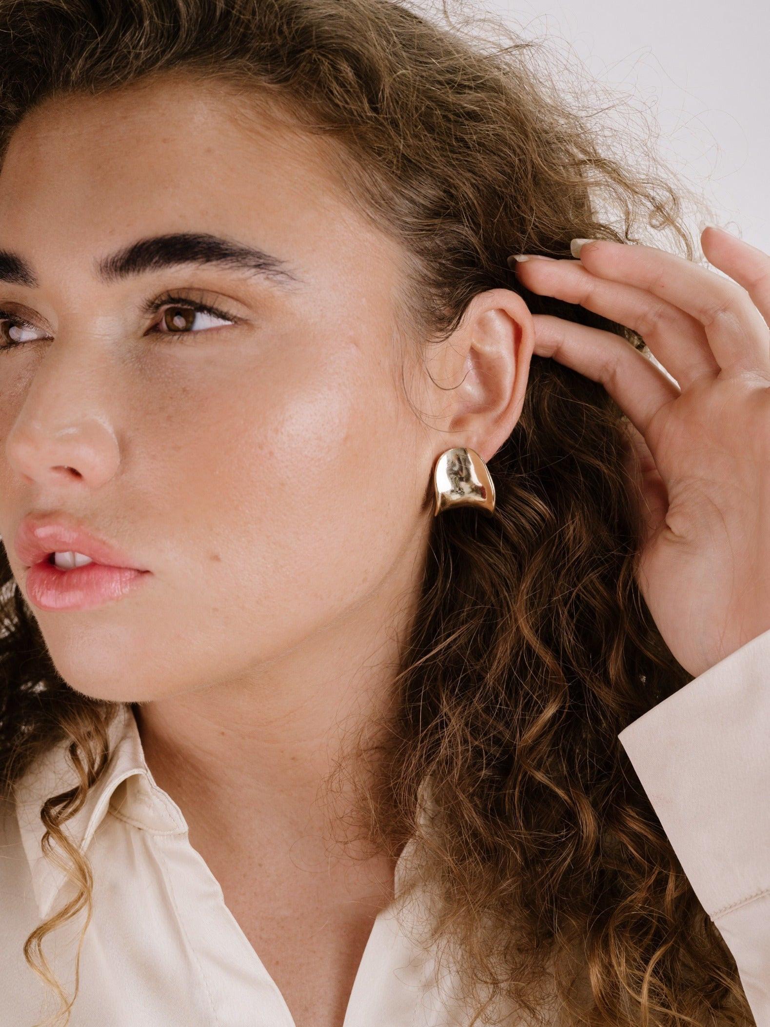 Curved Stud Earrings - Flying Tomato - Earrings - Ettika