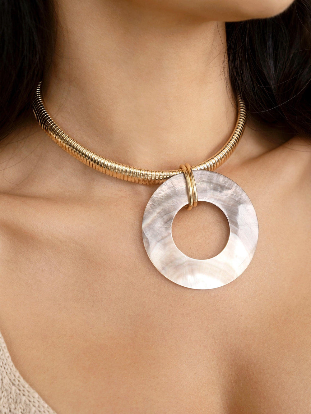 Shell Open Circle Pendant Flex Chain Necklace - Flying Tomato - Necklaces - Ettika