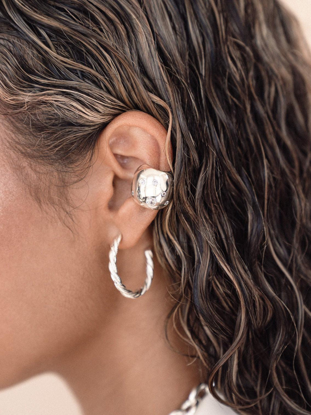 Scattered Crystal Chunky Ear Cuff - Flying Tomato - Ear Cuffs - Ettika