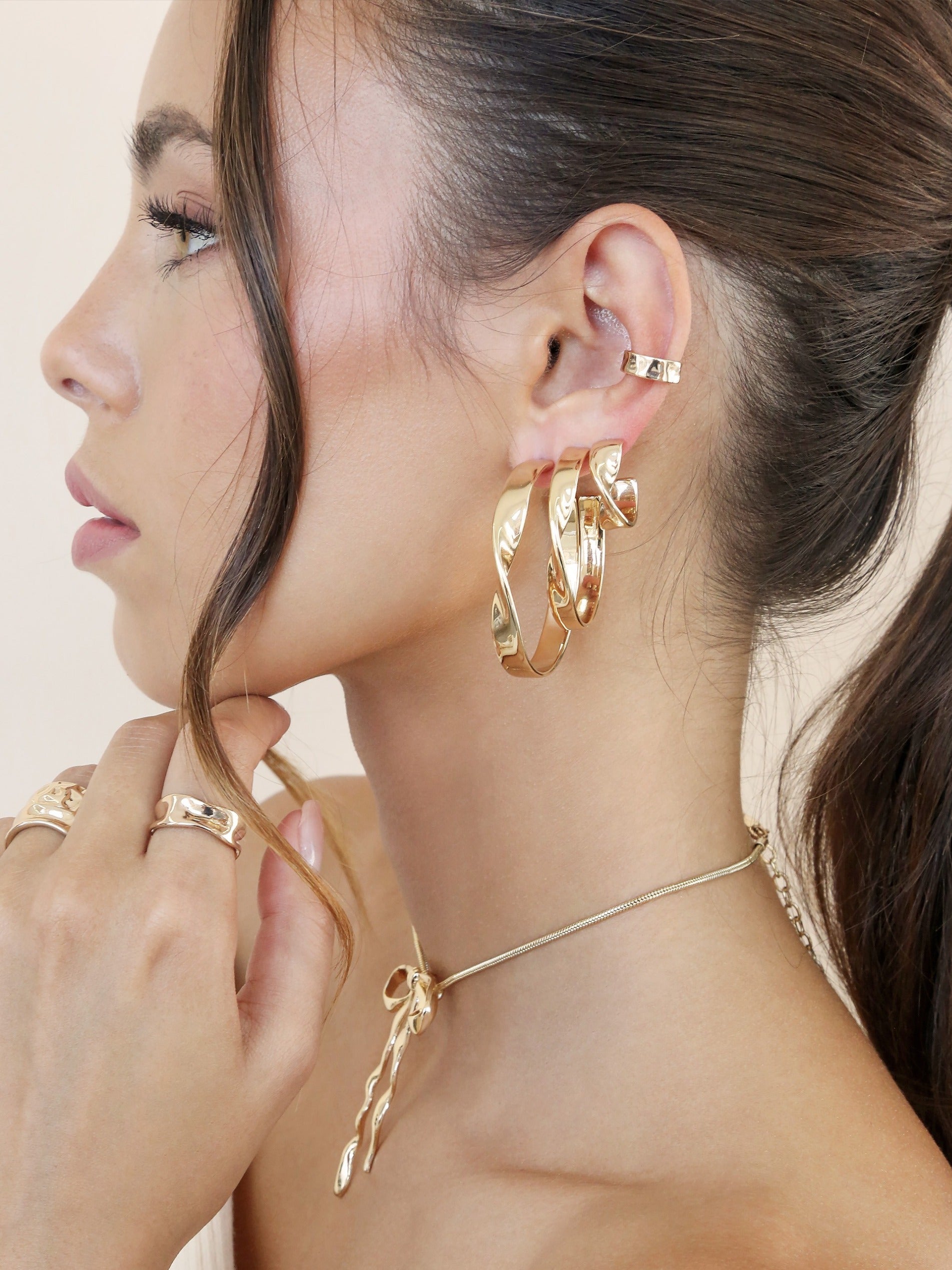 Heirloom Twist Large Hoops - Flying Tomato - Earrings - Ettika