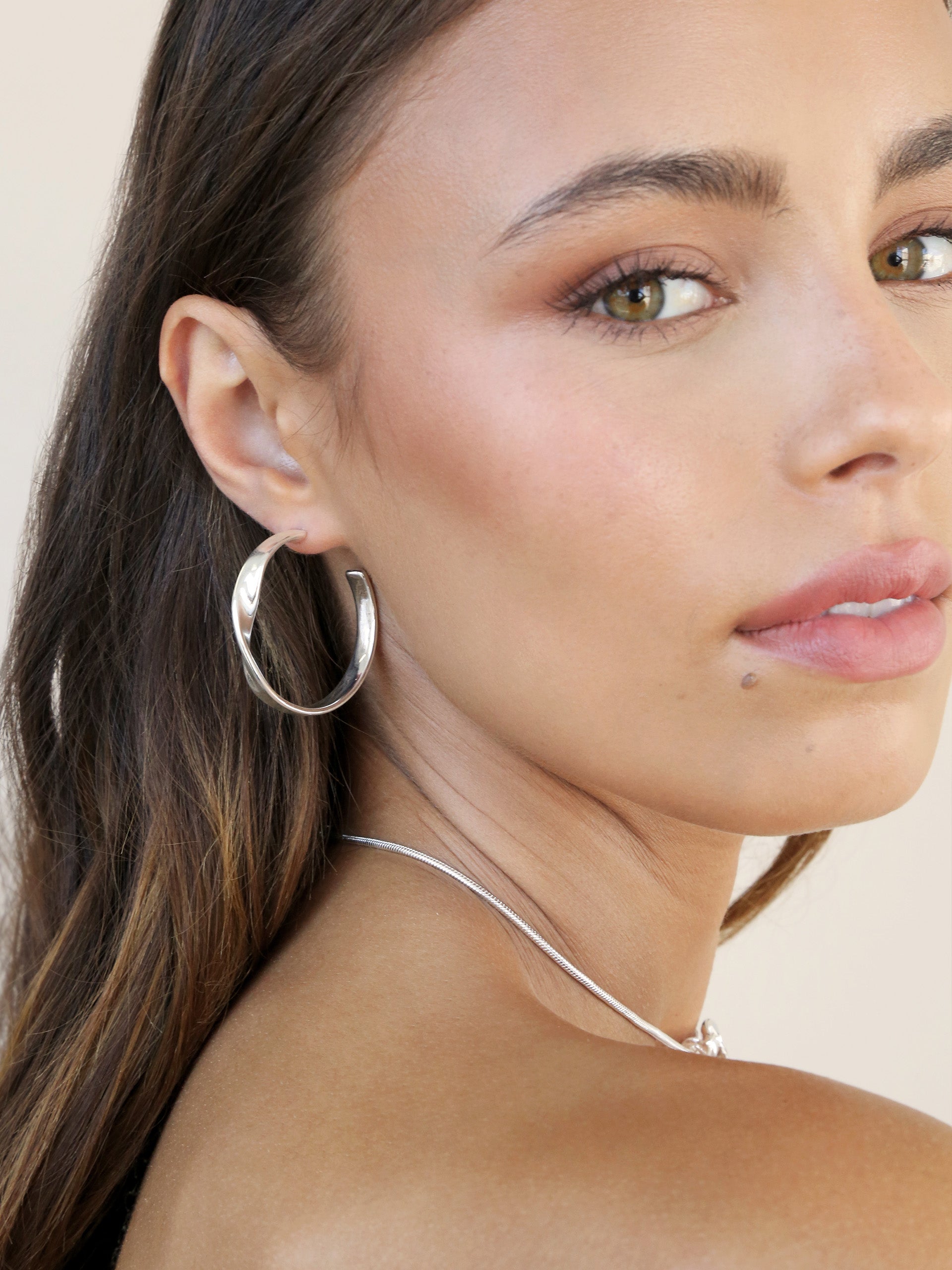 Heirloom Twist Medium Hoops