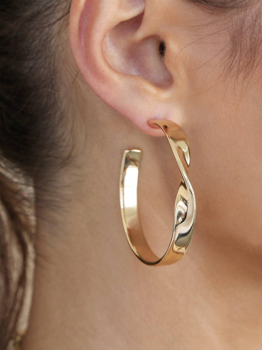 Heirloom Twist Large Hoops - Flying Tomato - Earrings - Ettika