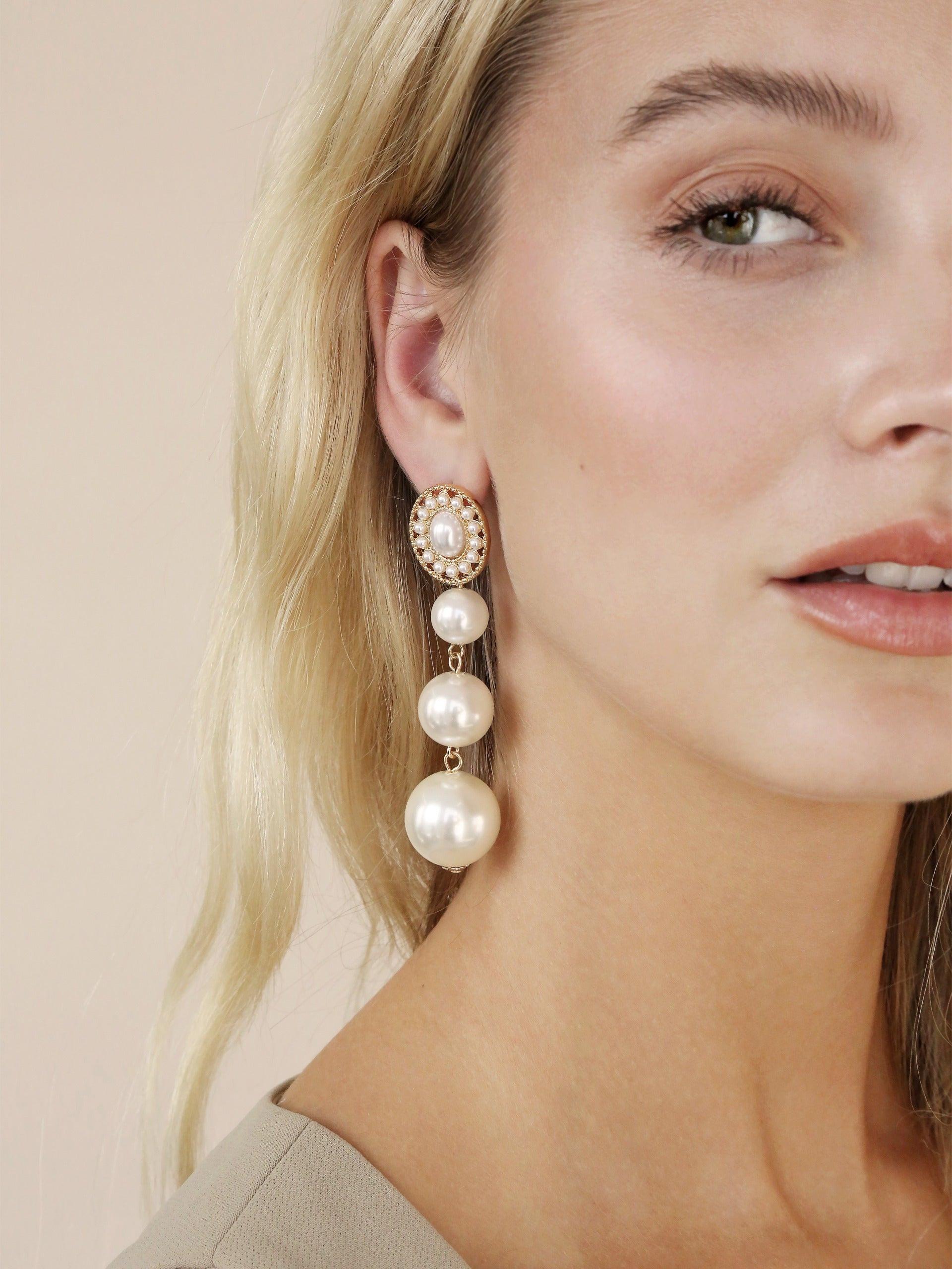 Graduating Pearl Dangle Earrings.