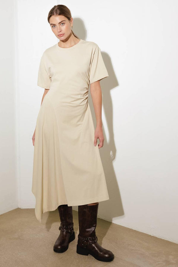 RIGHT ON CUE KNIT MIDI DRESS.