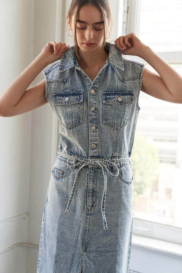 WILDFLOWER WHIMSY DENIM MIDI DRESS.