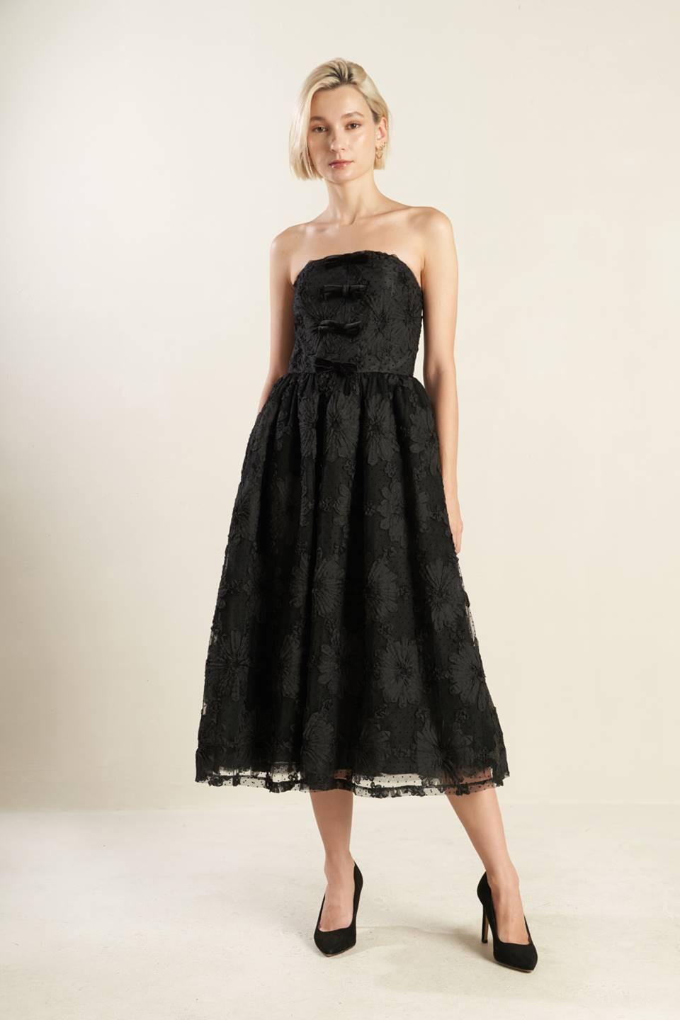 CONFIDENCE GAME LACE MIDI DRESS.