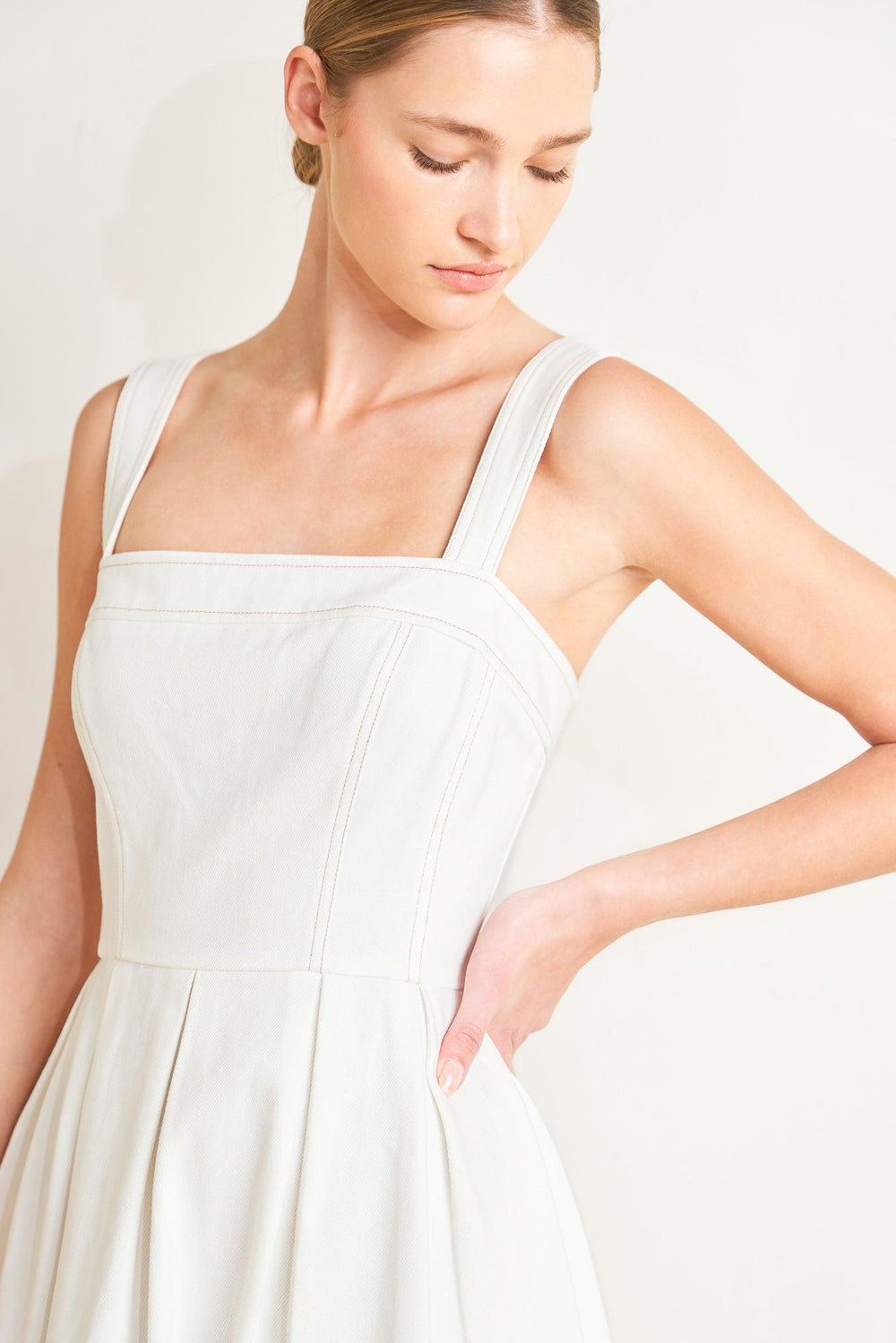 
A solid woven midi dress featuring straight neckline, straps, full skirt and back zipper closure

Details:

Self : 100% Cotton

Size &amp; Fit

- Model is 5`8" And Wearing Size Small
- Measurements Taken From Size Small
- Approx. Length: 50"