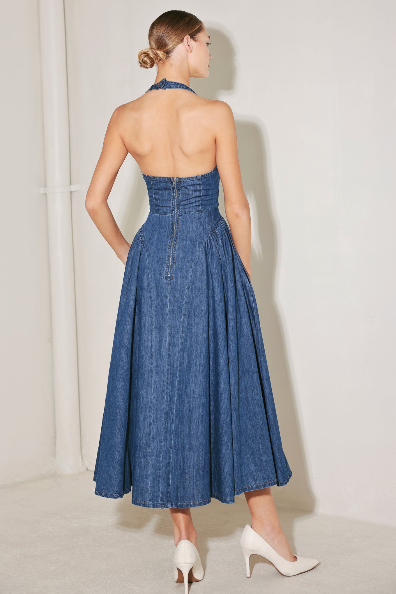
A washed denim midi dress featuring halter neckline, side shirred full skirt, bare back and zipper closure

Details:

Self : 85% Cotton 15% Polyester

Size &amp; Fit

- Model is 5`8" And Wearing Size Small
- Measurements Taken From Size Small
- Approx. Length: 55"