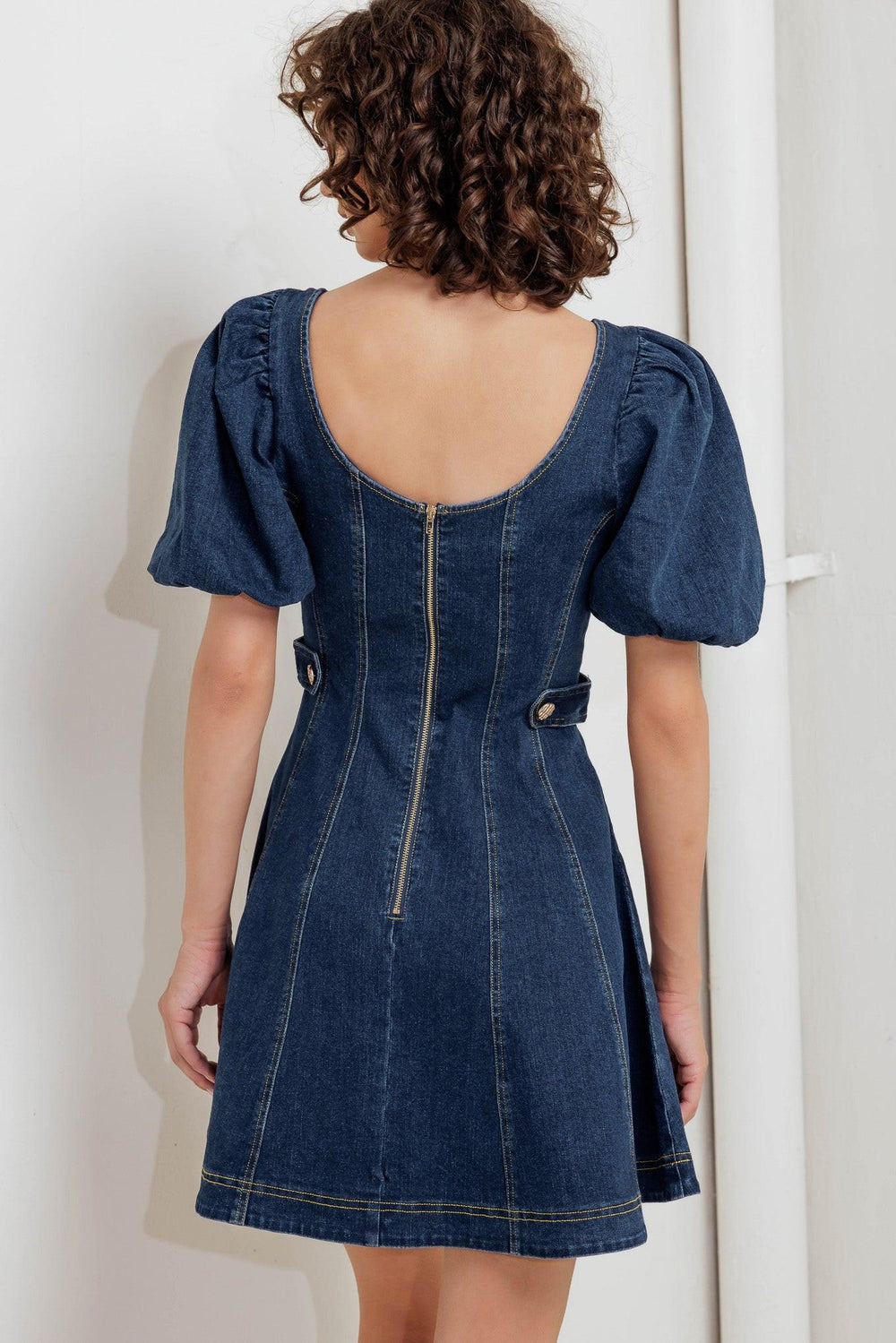PUFF & PLAY DENIM MINI DRESS.