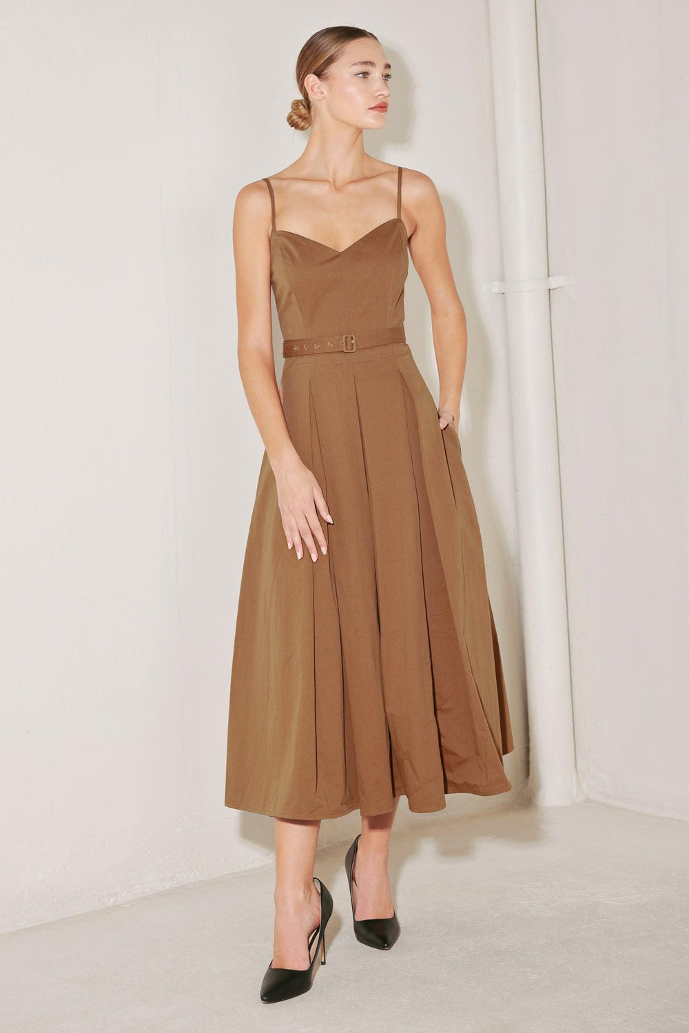 SUNSET SILHOUETTE WOVEN MIDI DRESS.