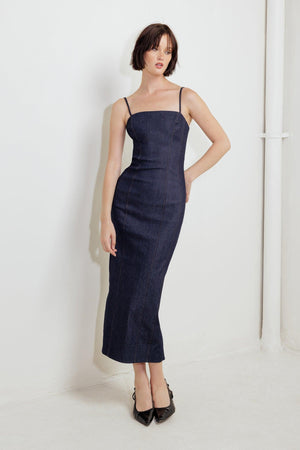 QUIET CURVE DARK DENIM MIDI DRESS.