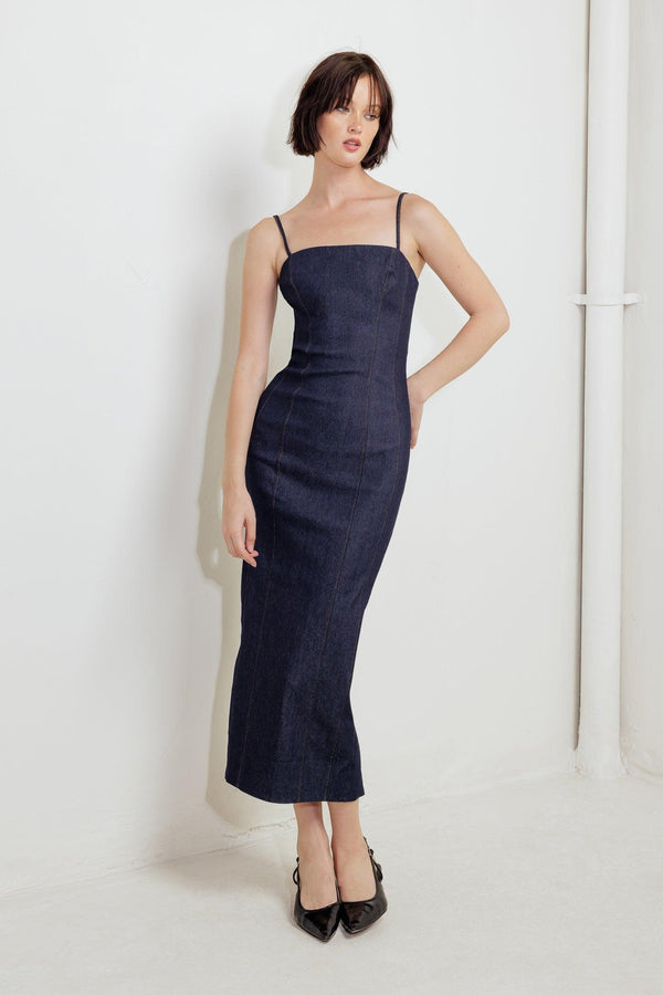 QUIET CURVE DARK DENIM MIDI DRESS.