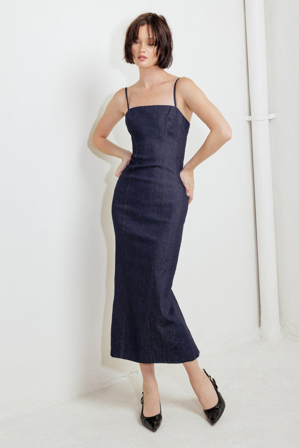 QUIET CURVE DARK DENIM MIDI DRESS.