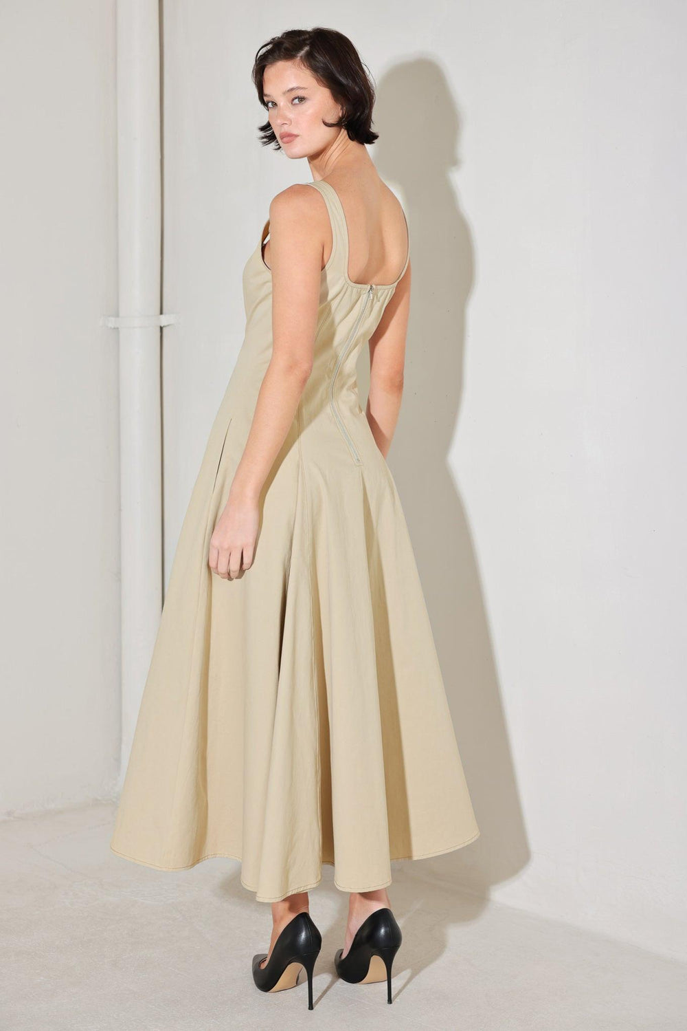 
A solid woven midi dress featuring square neckline, sleeveless, circle skirt and back zipper closure

Details:

Self : 100% Cotton

Size &amp; Fit

- Model is 5`8" And Wearing Size Small
- Measurements Taken From Size Small
- Approx. Length: 52"