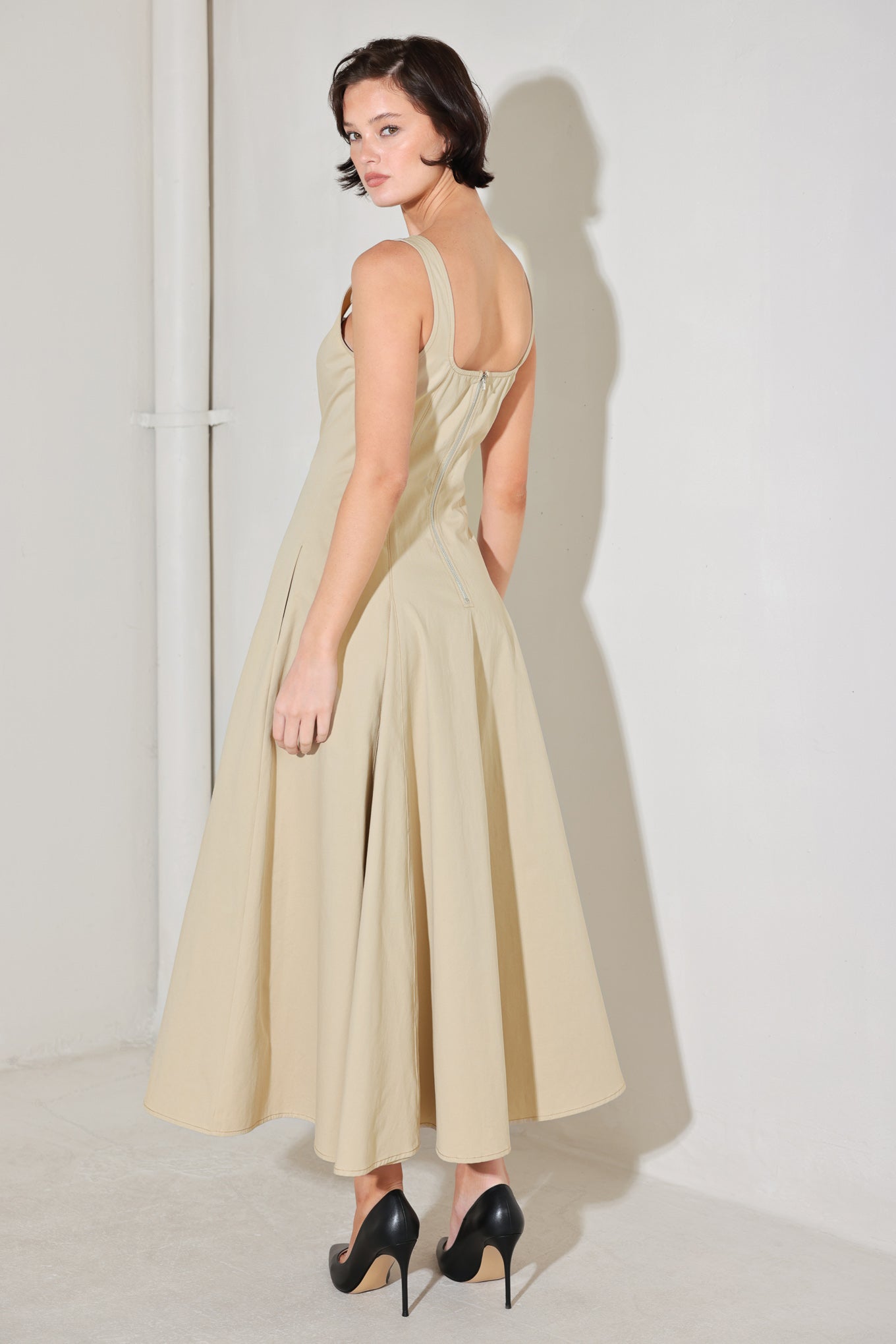 
A solid woven midi dress featuring square neckline, sleeveless, circle skirt and back zipper closure

Details:

Self : 100% Cotton

Size &amp; Fit

- Model is 5`8" And Wearing Size Small
- Measurements Taken From Size Small
- Approx. Length: 52"