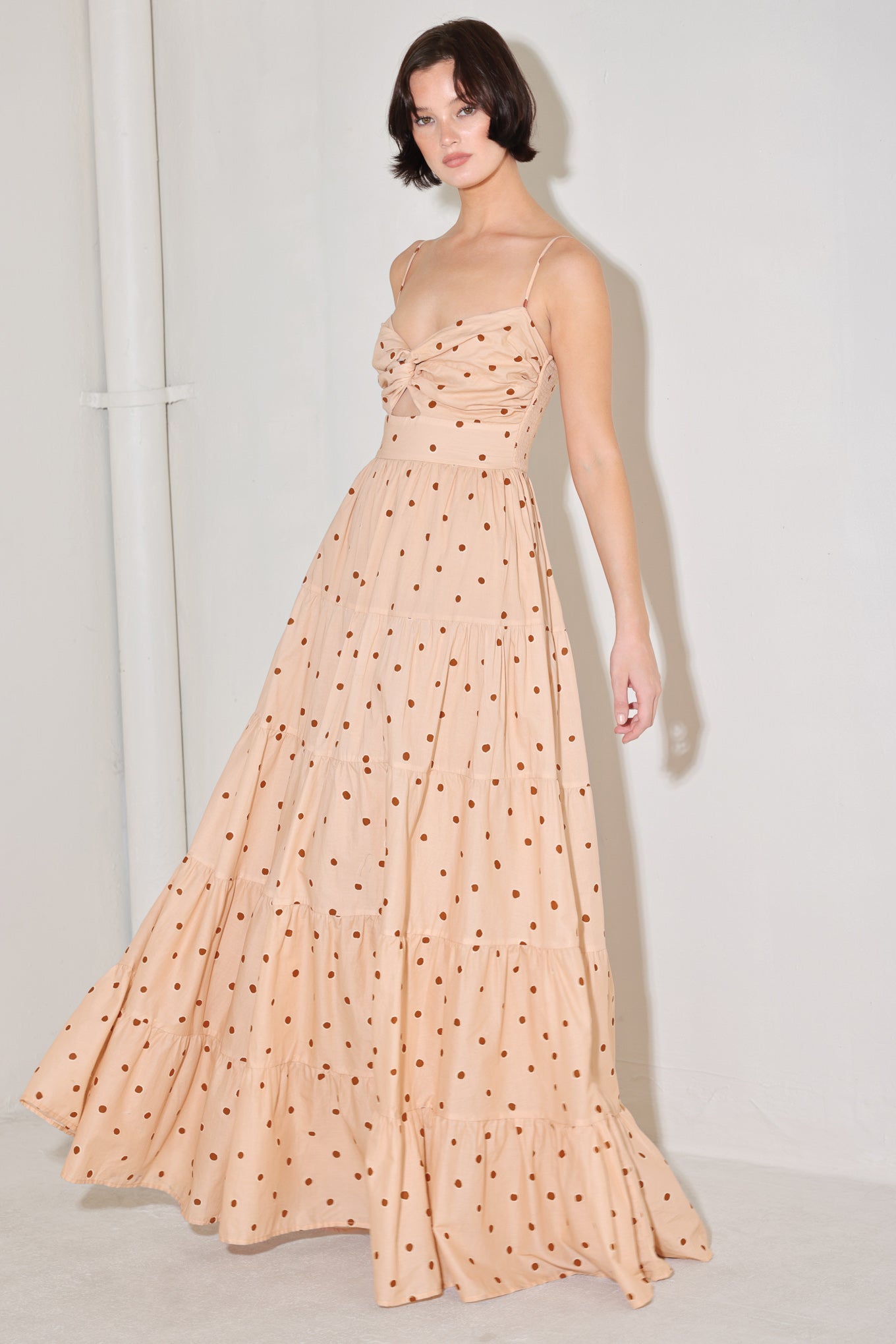 
A printed woven maxi dress featuring twisted bust with cut out tiered skirt and smocked back bodice

Details:

Self : 100% Cotton
Lining : 100% Polyester

Size &amp; Fit

- Model is 5`8" And Wearing Size Small
- Measurements Taken From Size Small
- Approx. Length: 61"