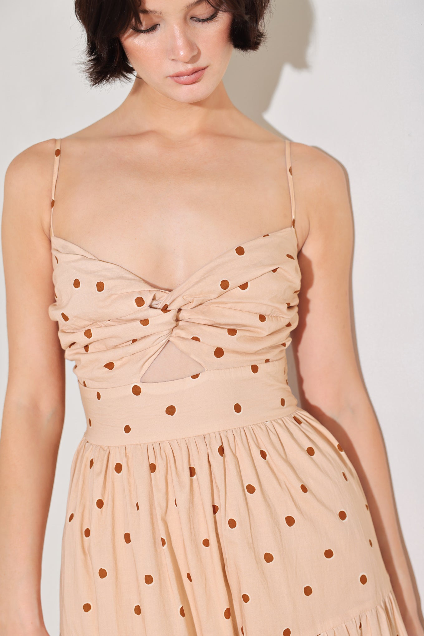 
A printed woven maxi dress featuring twisted bust with cut out tiered skirt and smocked back bodice

Details:

Self : 100% Cotton
Lining : 100% Polyester

Size &amp; Fit

- Model is 5`8" And Wearing Size Small
- Measurements Taken From Size Small
- Approx. Length: 61"