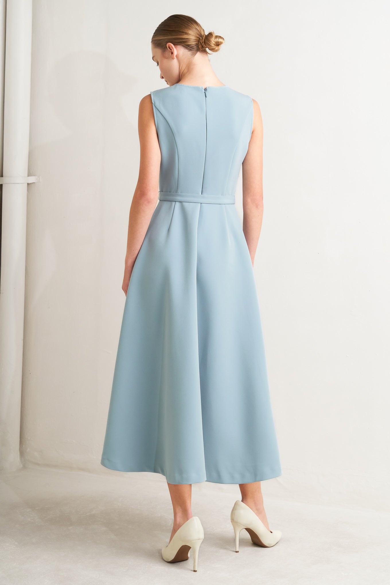 A solid woven midi dress featuring round neckline, sleeveless, pintuck front, self belt, circle skirt and back zipper closure

Details:

Self: 96% Polyester 4% Spandex

Lining: 100% Polyester

Size & Fit

-Model is 5`8" And Wearing Size Small
-Measurements Taken From Size Small
-Approx. Length: 50"