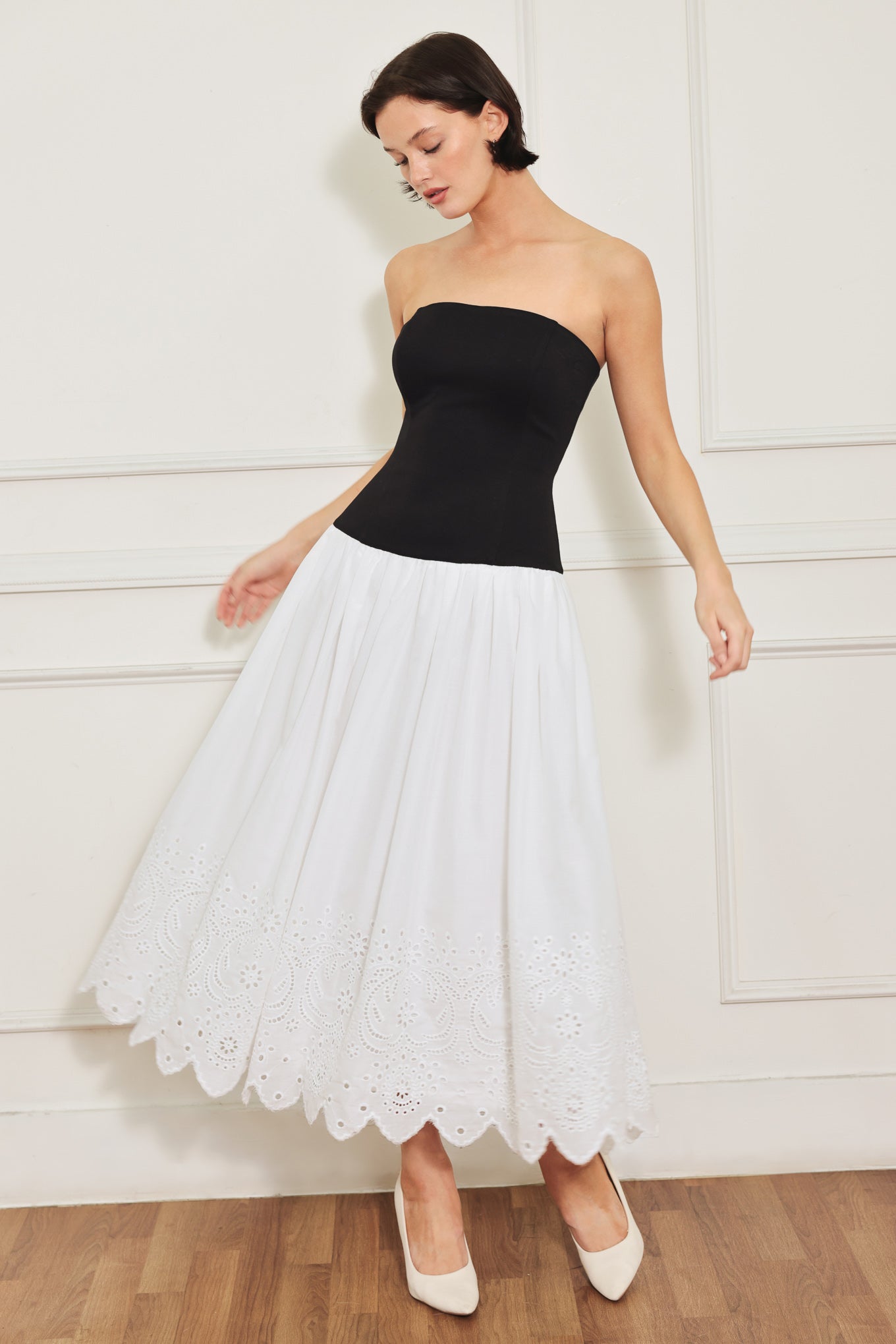 
A knit/woven combination midi dress featuring strapless knit top, woven eyelet full skirt and back zipper closure

Details:

Self : 100% Cotton
Contrast : 49% Rayon 44% Polyester 7% Spandex
Lining : 100% Polyester

Size &amp; Fit

- Model is 5`8" And Wearing Size Small
- Measurements Taken From Size Small
- Approx. Length: 43"