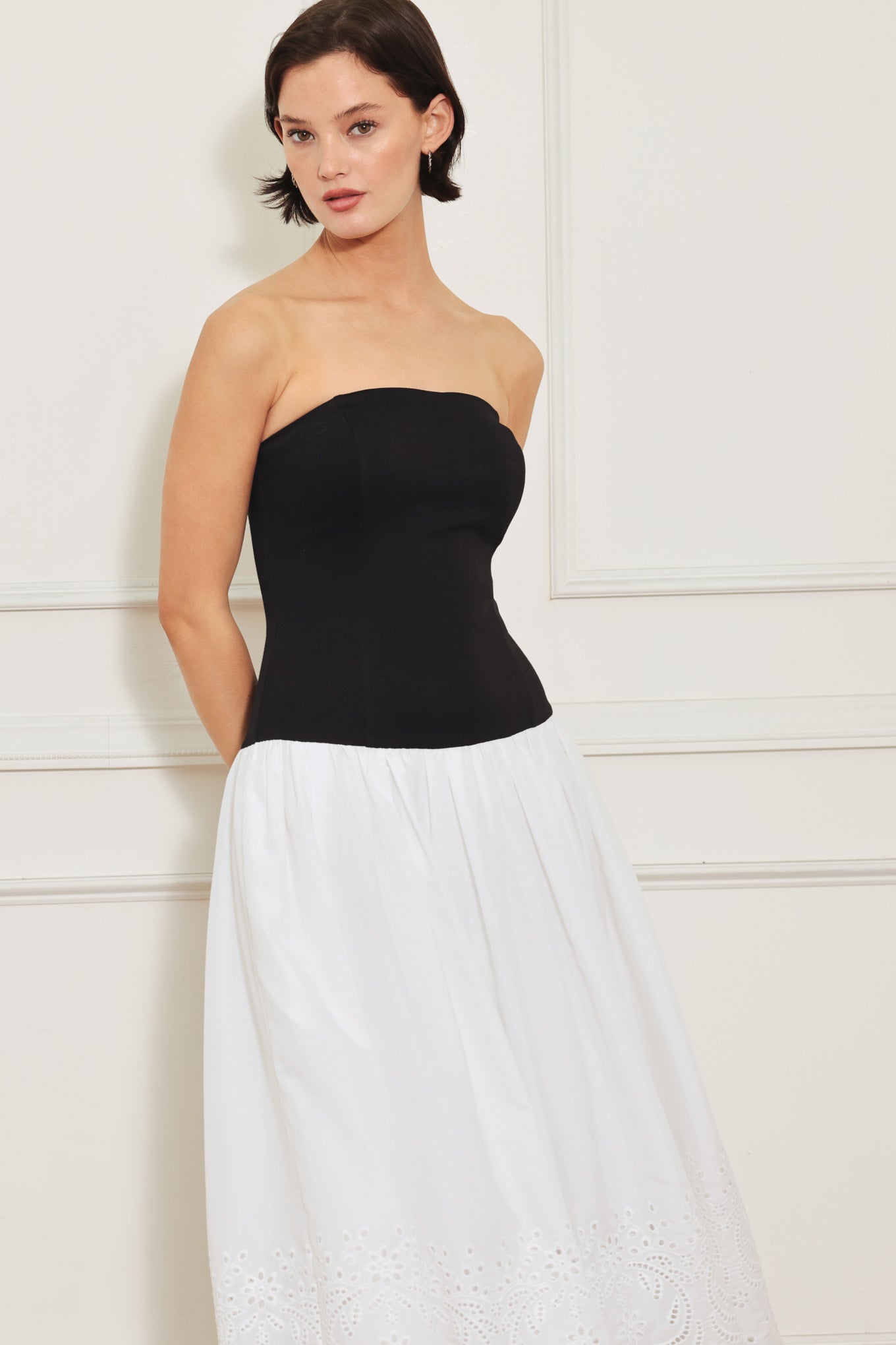 
A knit/woven combination midi dress featuring strapless knit top, woven eyelet full skirt and back zipper closure

Details:

Self : 100% Cotton
Contrast : 49% Rayon 44% Polyester 7% Spandex
Lining : 100% Polyester

Size &amp; Fit

- Model is 5`8" And Wearing Size Small
- Measurements Taken From Size Small
- Approx. Length: 43"