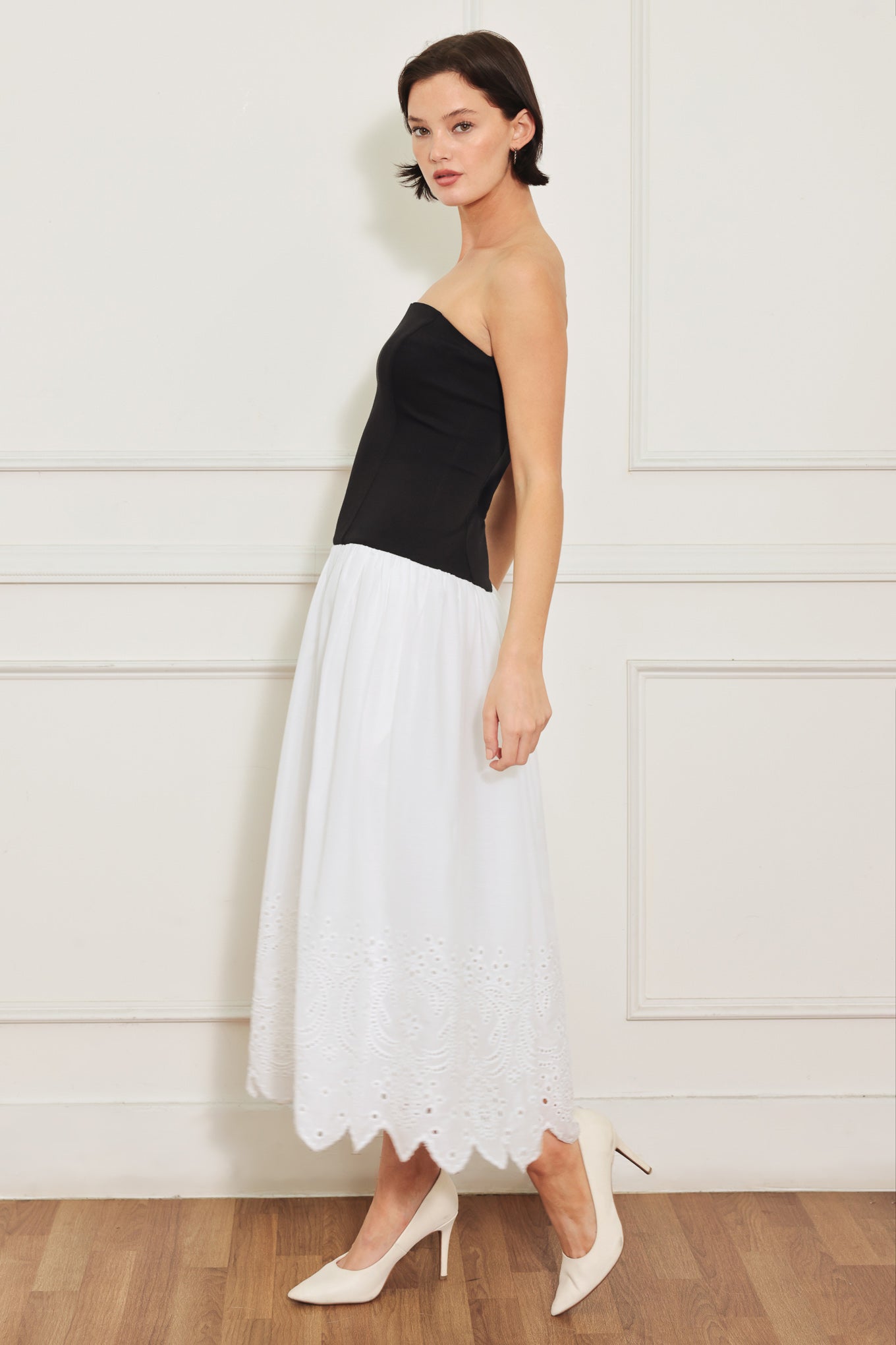 
A knit/woven combination midi dress featuring strapless knit top, woven eyelet full skirt and back zipper closure

Details:

Self : 100% Cotton
Contrast : 49% Rayon 44% Polyester 7% Spandex
Lining : 100% Polyester

Size &amp; Fit

- Model is 5`8" And Wearing Size Small
- Measurements Taken From Size Small
- Approx. Length: 43"