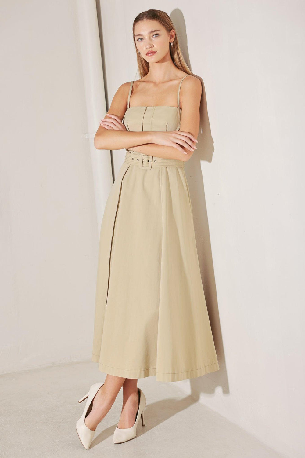 UNDERSTATED ICON WOVEN MIDI DRESS.