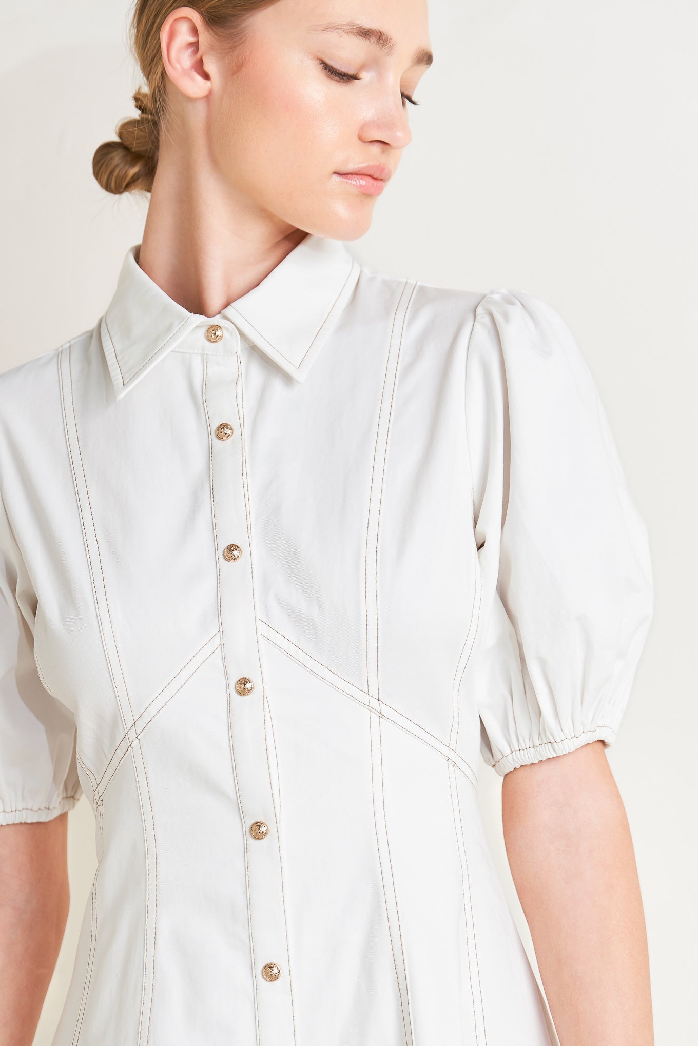 
A solid woven midi dress featuring collar, short puff sleeve, button down and circle skirt

Details:

Self : 100% Cotton
Lining : 98% Polyester 2% Cotton

Size &amp; Fit

- Model is 5`8" And Wearing Size Small
- Measurements Taken From Size Small
- Approx. Length: 48"