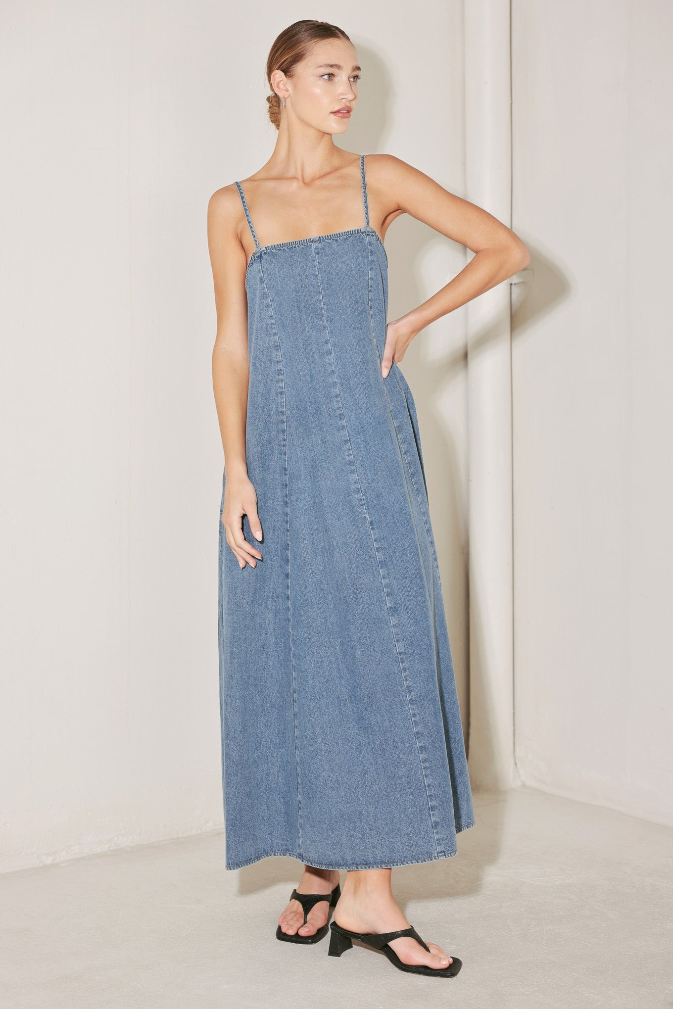 INDIGO WEEKEND THEORY DENIM MIDI DRESS