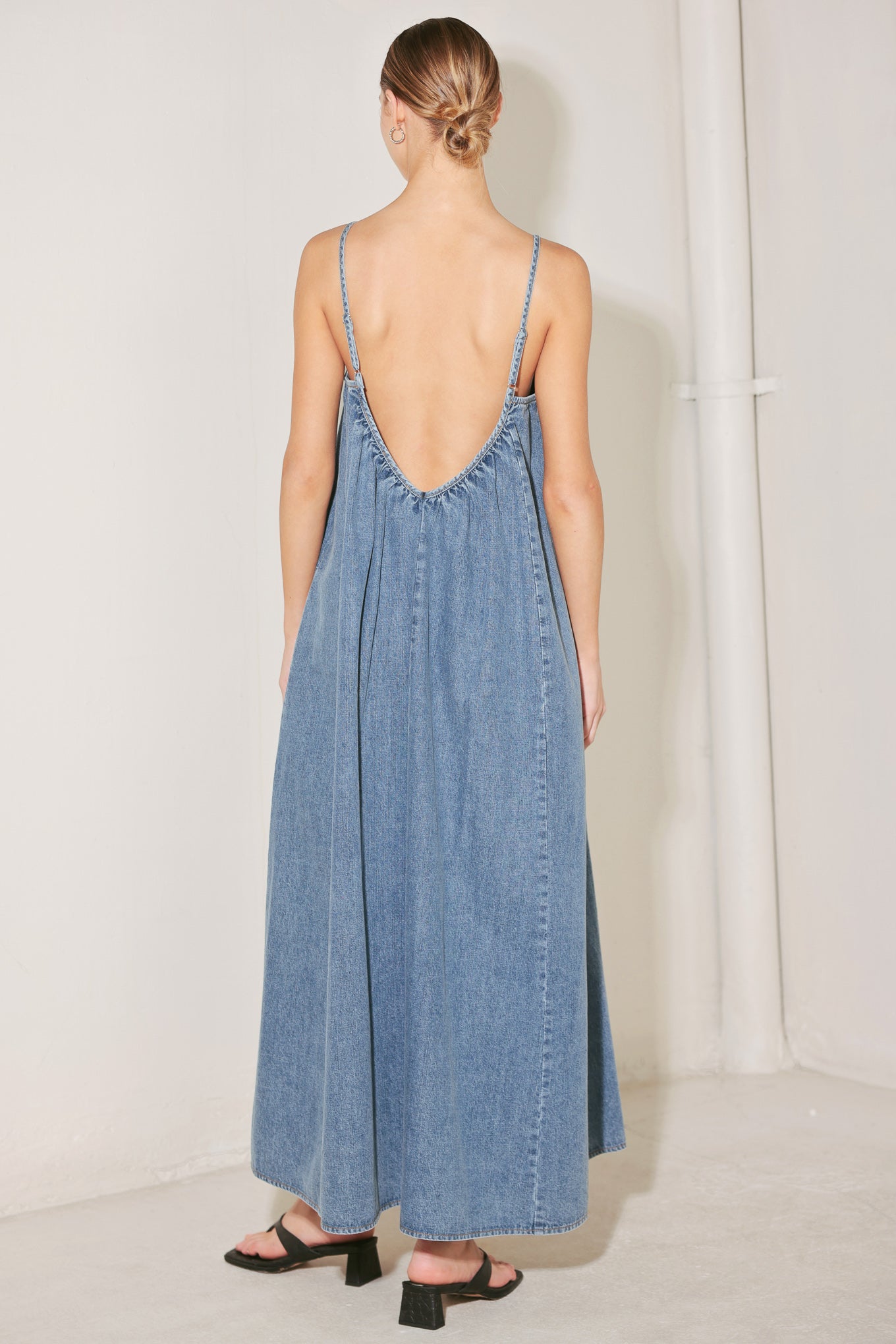 
A washed lightweight denim midi dress with straight neckline, straps and low back

Details:

Self : 90% Cotton 10% Polyester

Size &amp; Fit

- Model is 5`8" And Wearing Size Small
- Measurements Taken From Size Small
- Approx. Length: 53"