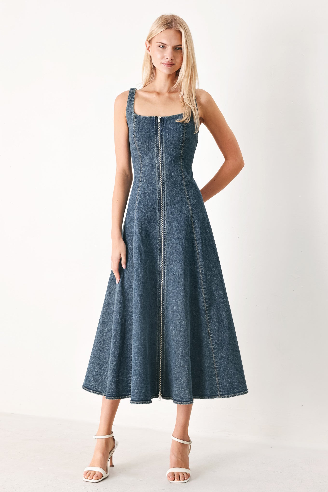 Woman wearing a denim midi dress featuring square neckline, sleeveless, front zipper closure and circle skirt | FREEMARKET