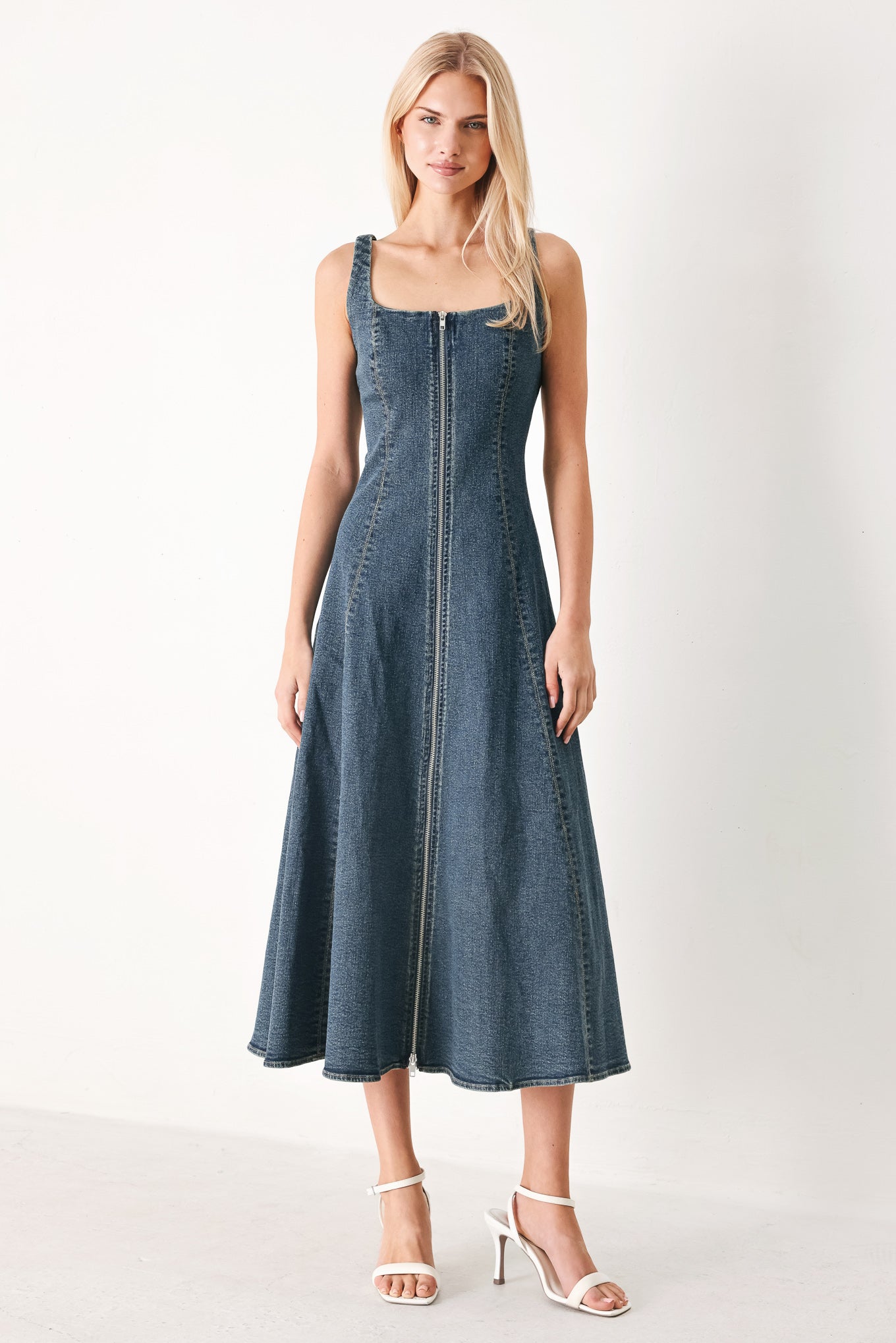Woman wearing a denim midi dress featuring square neckline, sleeveless, front zipper closure and circle skirt | FREEMARKET