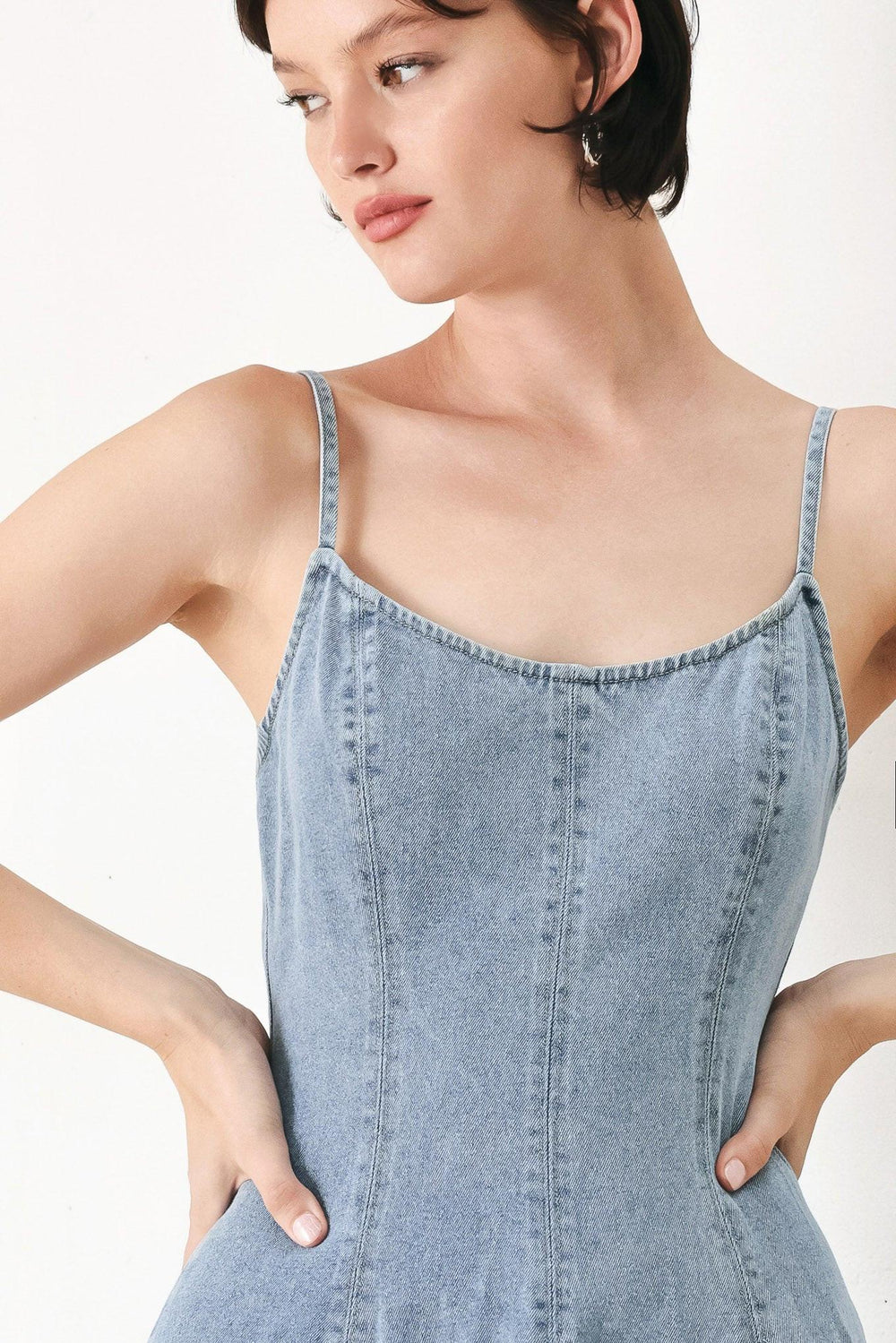 CLOUD NINETTE DENIM MIDI DRESS.