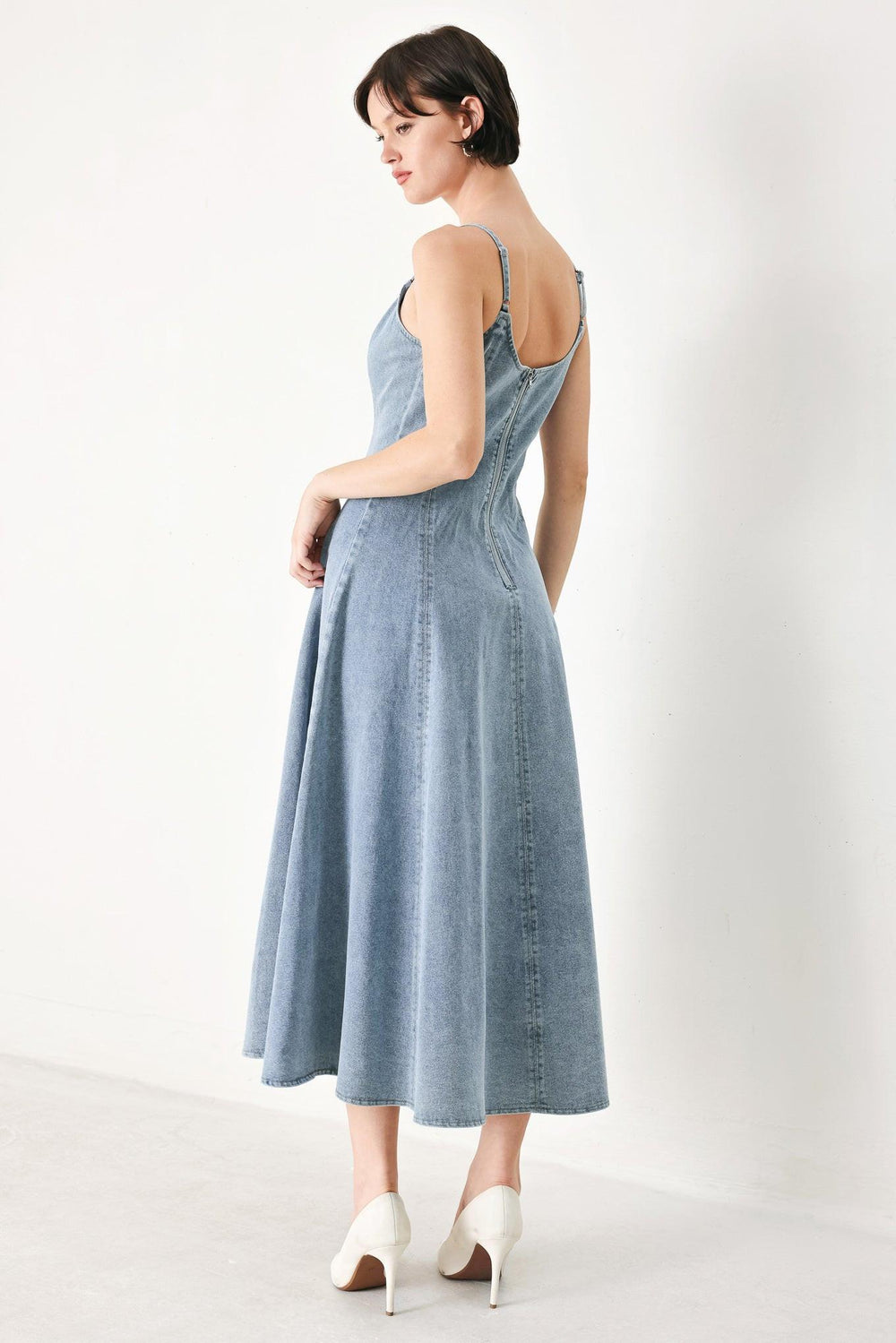 CLOUD NINETTE DENIM MIDI DRESS.