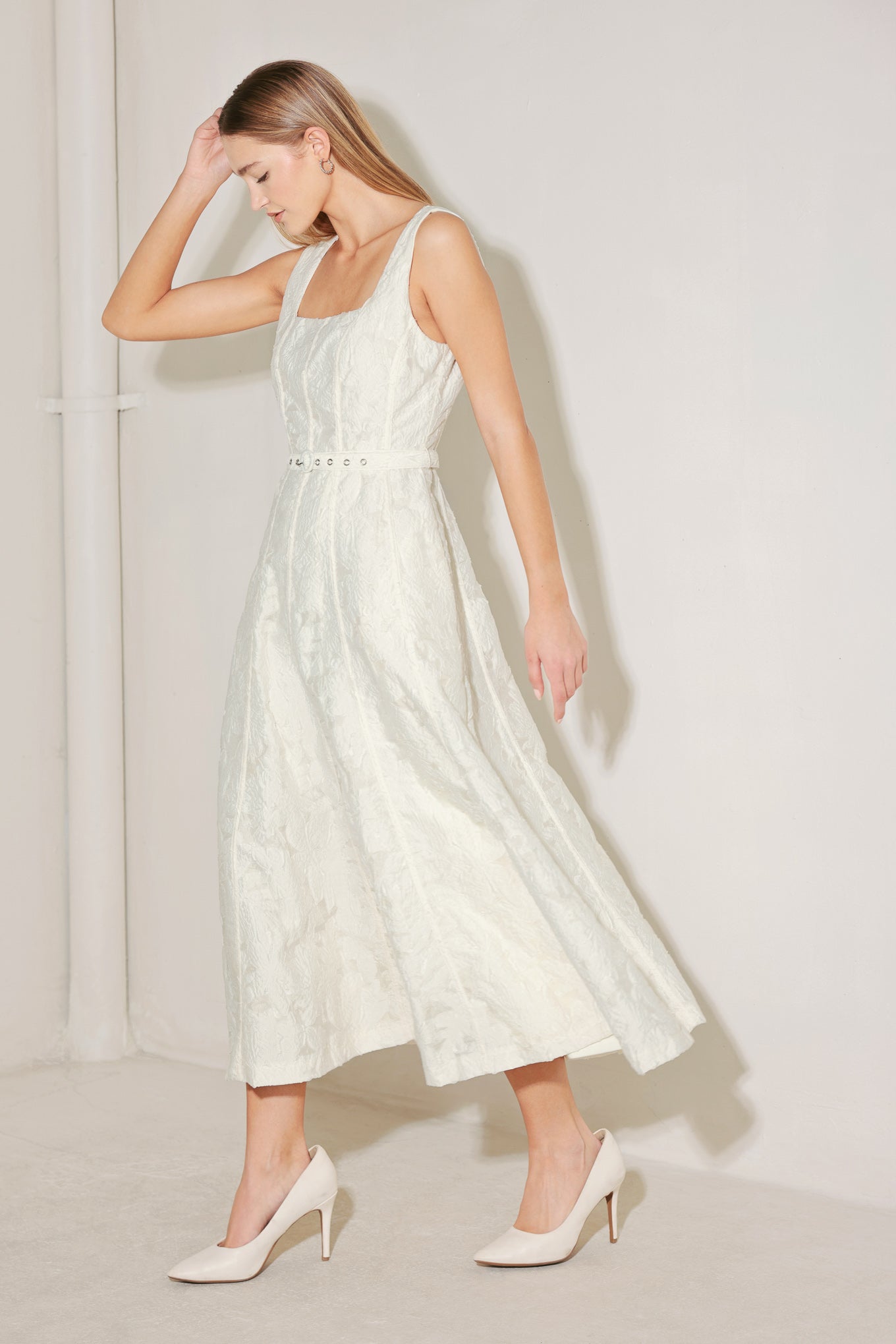 
A woven jacquard midi dress featuring square neckline, sleeveless, self belt, circle skirt and back zipper closure

Details:

Self : 100% Polyester
Lining : 100% Polyester

Size &amp; Fit

- Model is 5`8" And Wearing Size Small
- Measurements Taken From Size Small
- Approx. Length: 50"