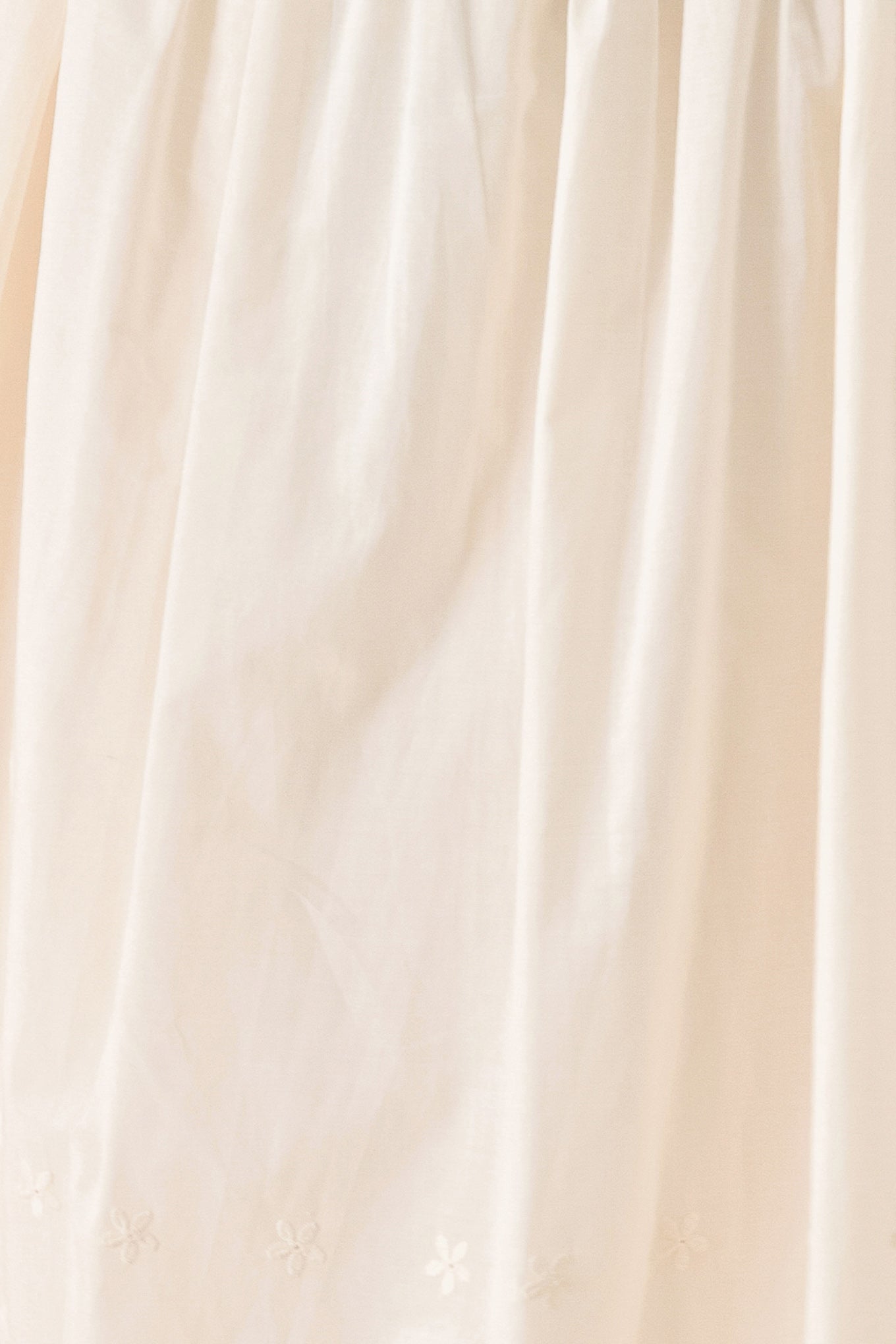Close up of ivory midi dress | FREEMARKET