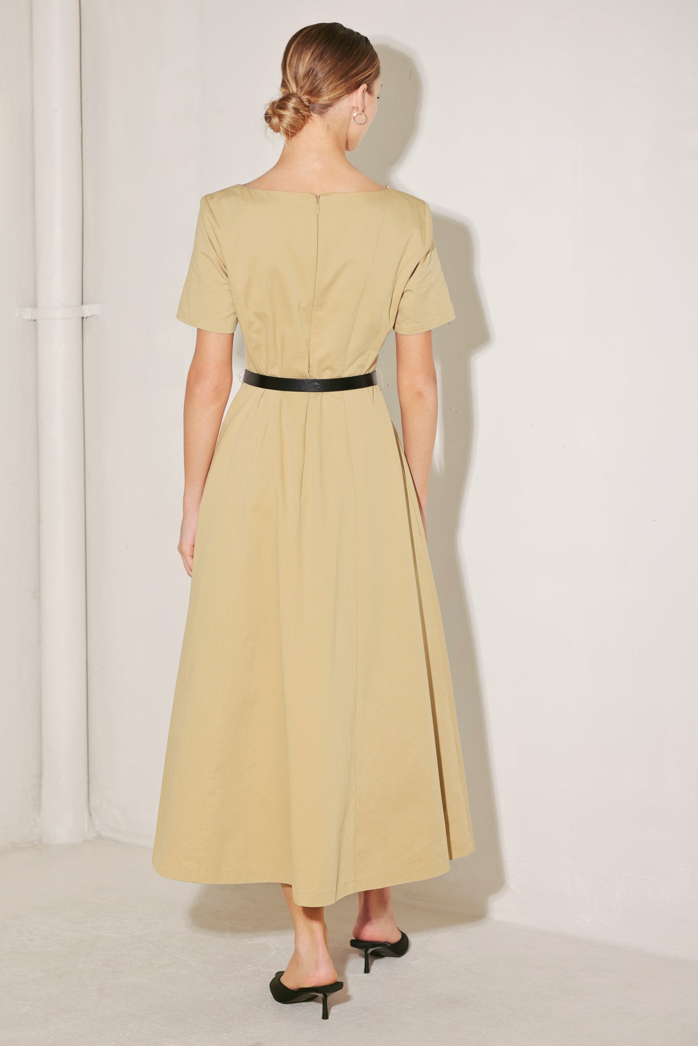 
A solid woven midi dress featuring square neckline, short sleeve, contrasting belt, full circle skirt and back zipper closure

Details:

Self : 100% Cotton

Size &amp; Fit

- Model is 5`8" And Wearing Size Small
- Measurements Taken From Size Small
- Approx. Length: 50"