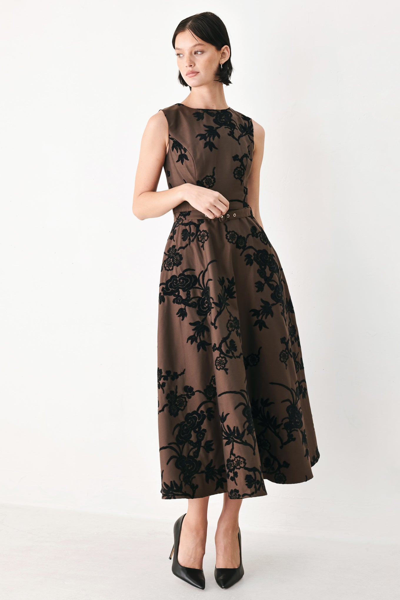 A sleeveless brown midi dress with a black floral brocade pattern, featuring a structured bodice, a matching fabric belt with a small metallic buckle, and a flared skirt | FREEMARKET